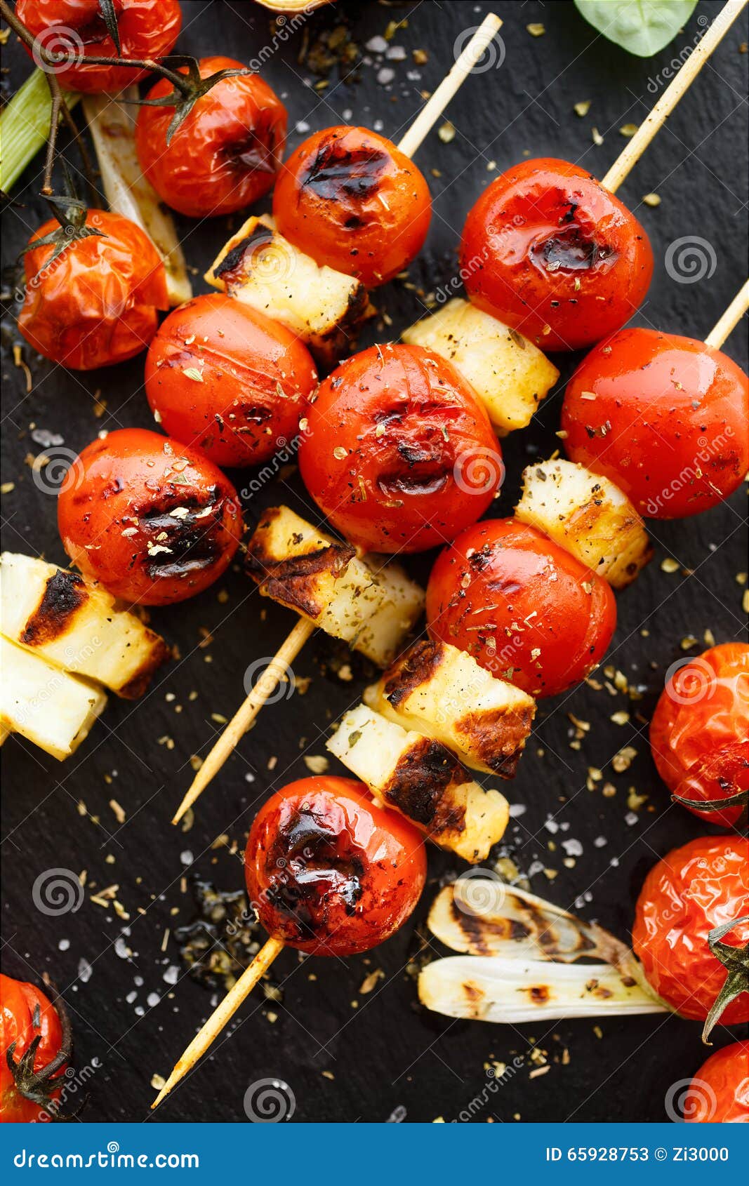 西红柿烤肉串准备高清摄影大图-千库网