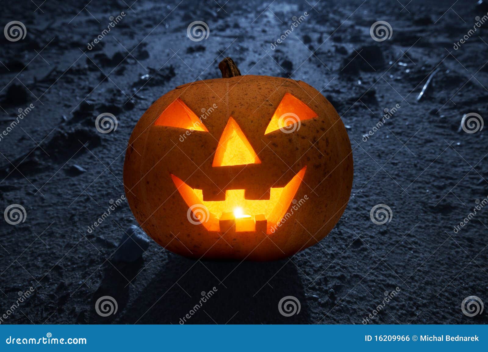 Halloween Glowing Pumpkin at Night Stock Photo - Image of face, carved ...