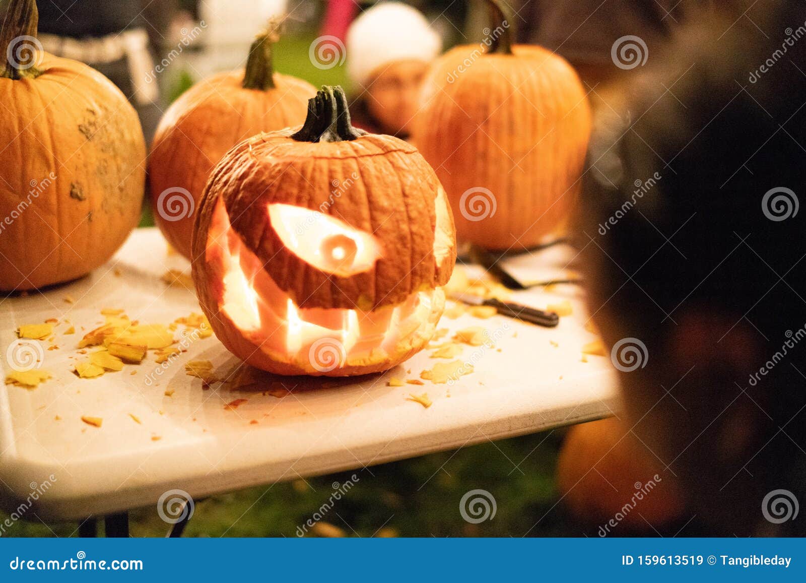 halloween pumpkin carving, eyes teeth creepy smile
