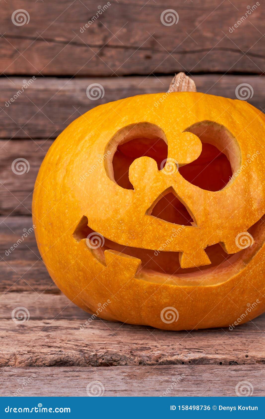Halloween Pumpkin Lantern With Carved Smiling Face. Stock Photo - Image Of  Carved, Farm: 158498736