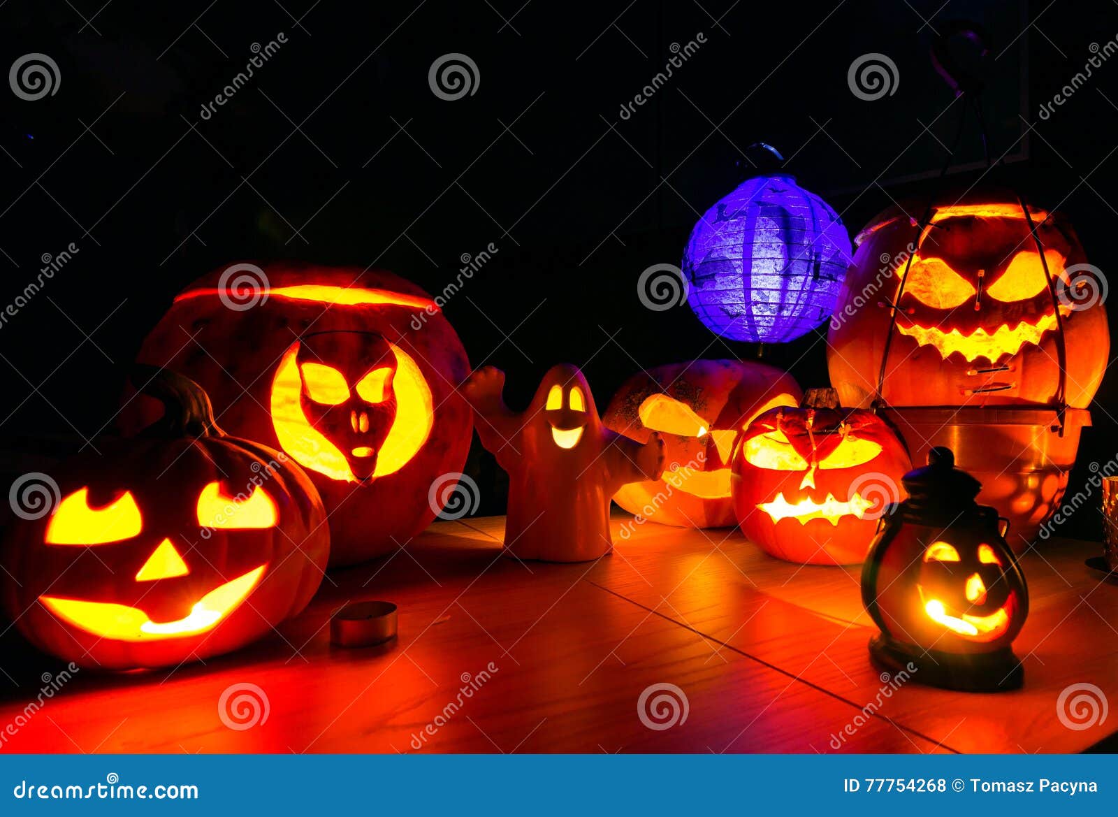 Halloween Pumpkins At Night Stock Photo | CartoonDealer.com #20527428