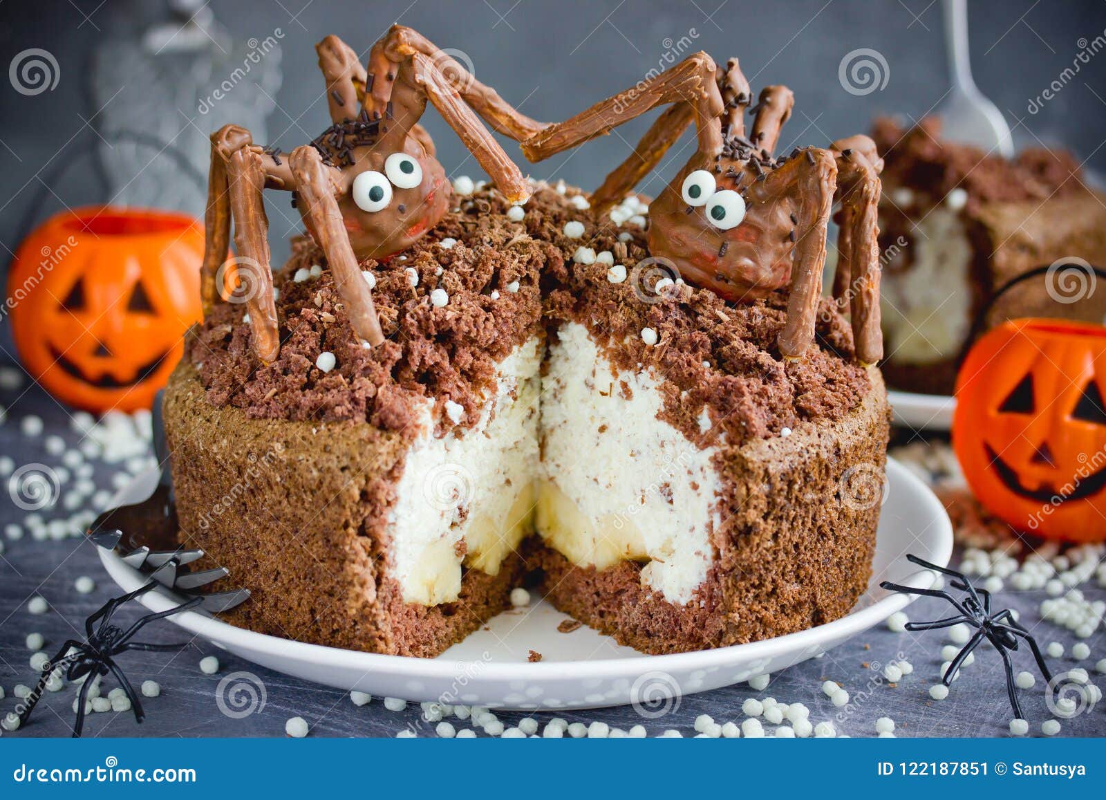 Halloween spider nest cake stock image. Image of creepy - 122187851