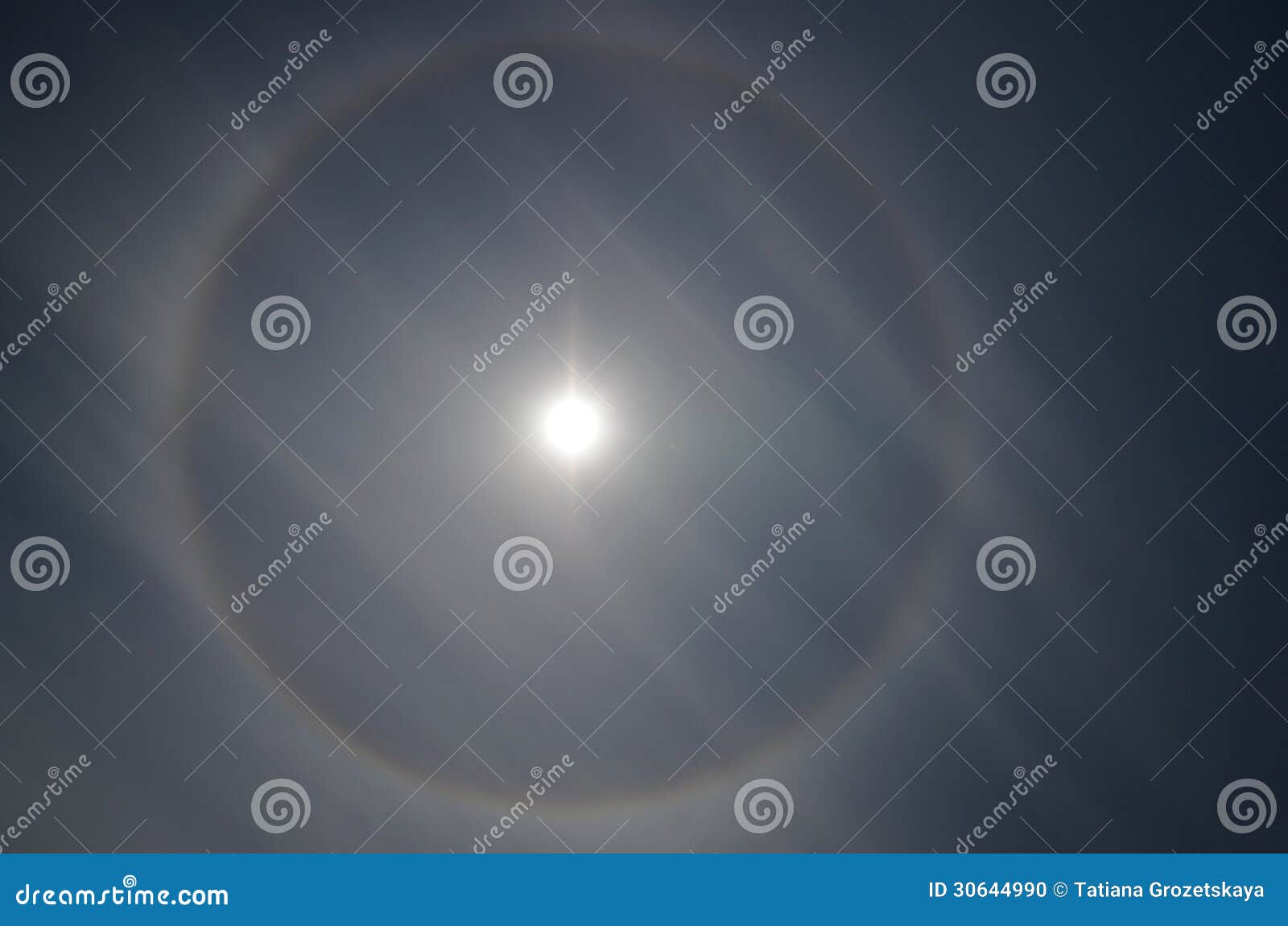 Halo, Anillo Alrededor Del Sol Foto de archivo Imagen de celestial