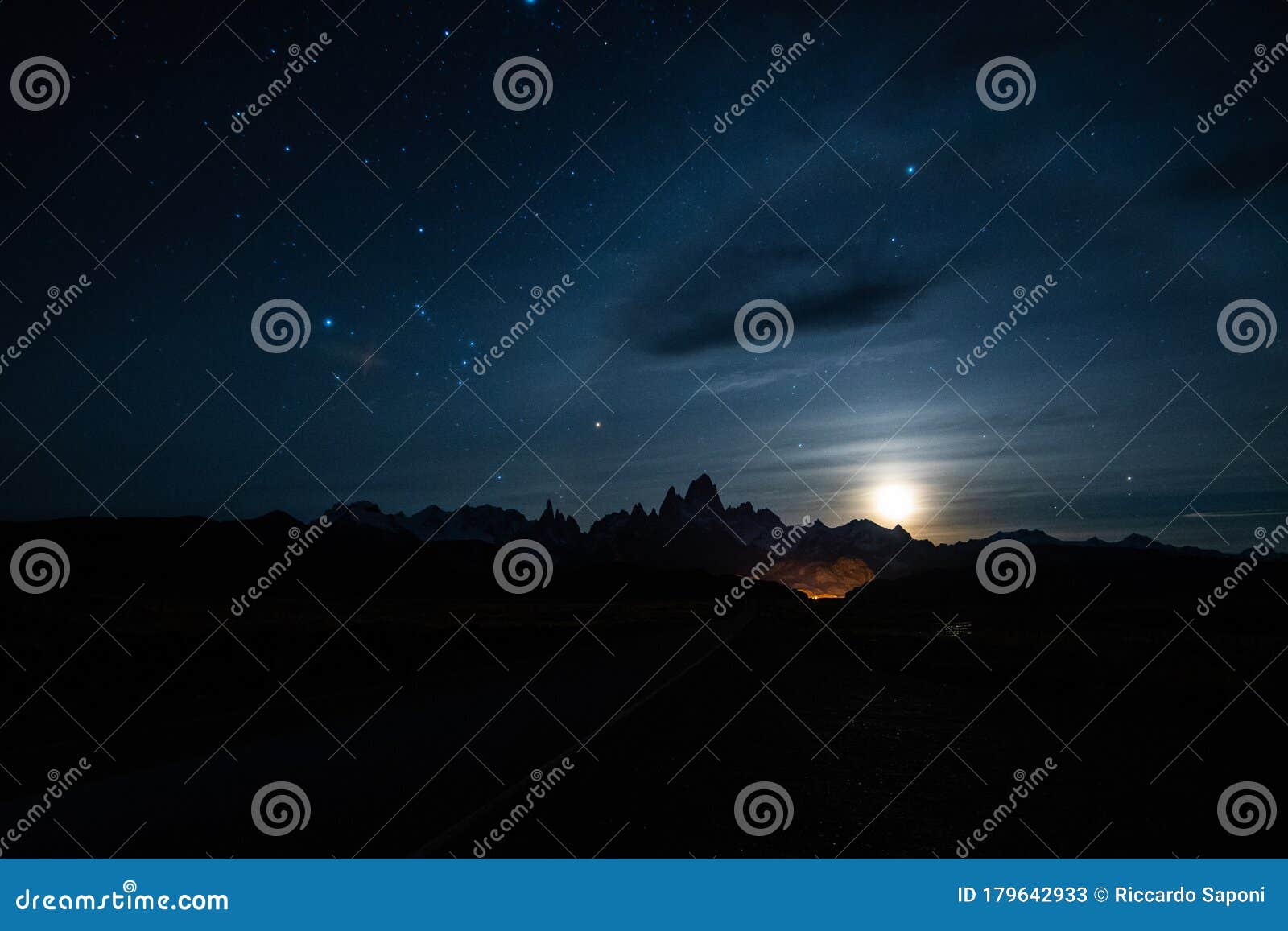 halo moon on mount fitz roy