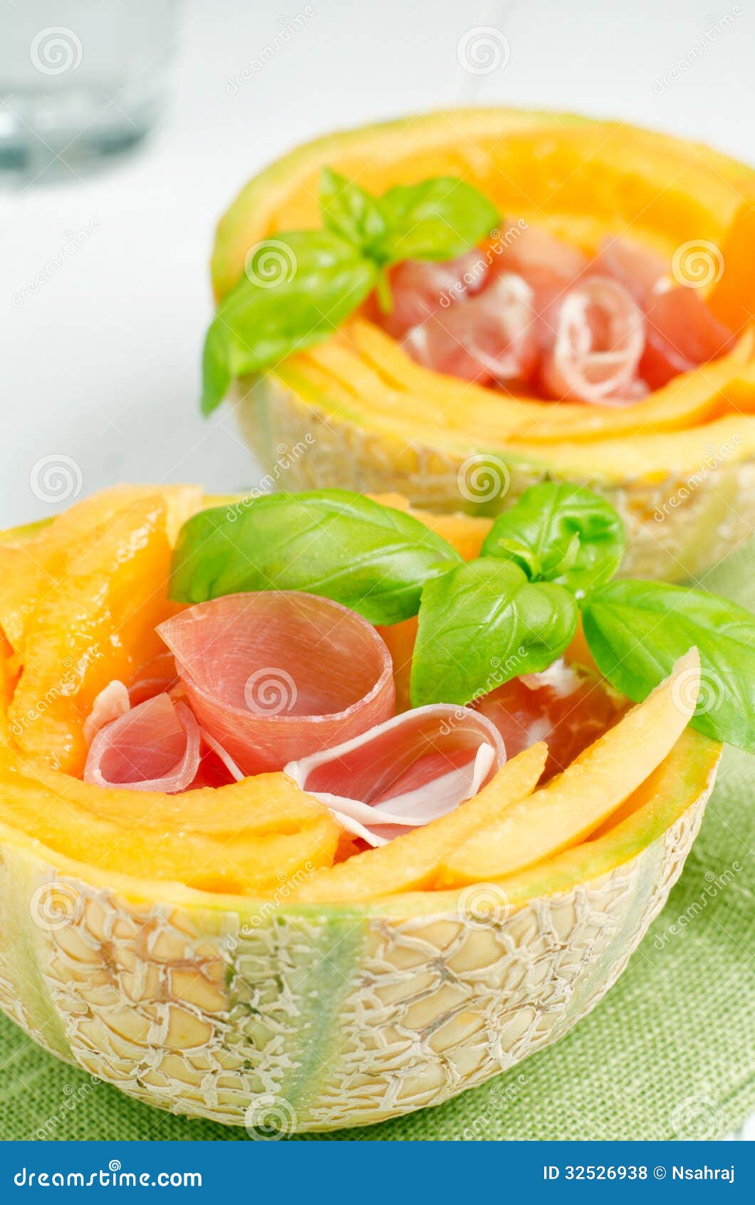 Ham Prosciutto met meloen stock foto. Image of half, 32526938