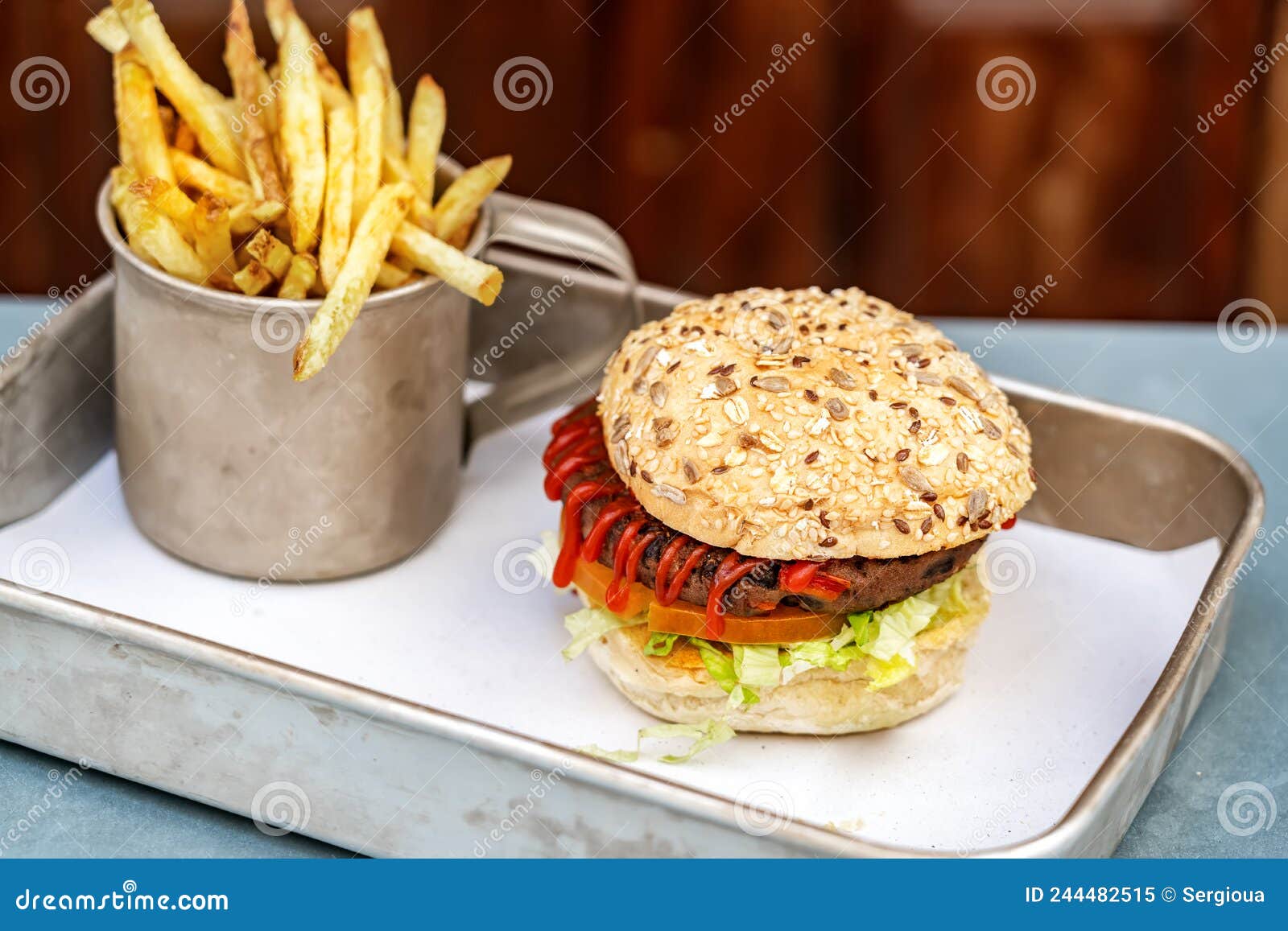 Fotos de Carne batata salada, Imagens de Carne batata salada sem royalties