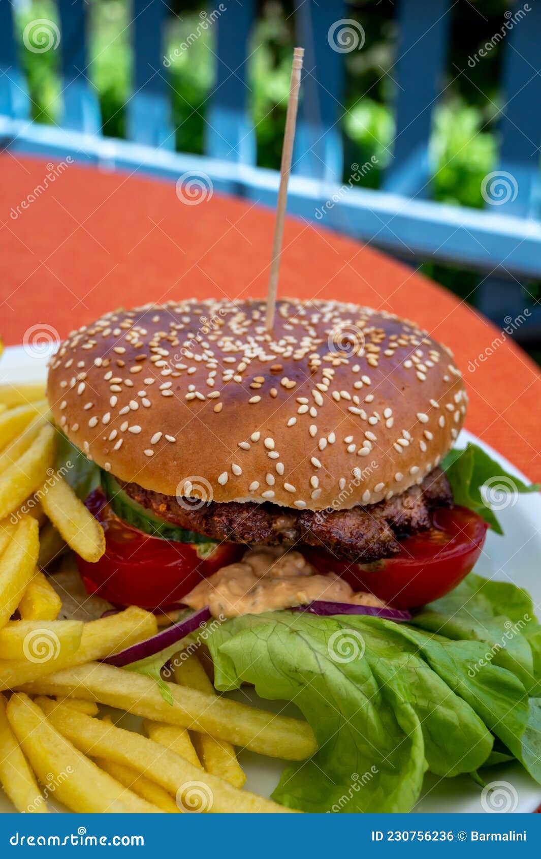 Fotos de Carne batata salada, Imagens de Carne batata salada sem royalties