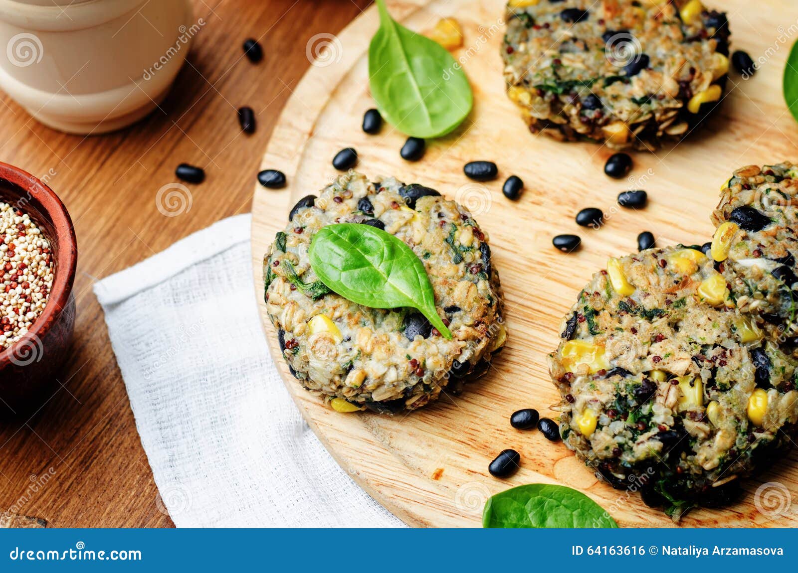 Hamburgare For Havre For Spenat For Svart Bona For Quinoa Arkivfoto Bild Av Amerikansk Avbrotts 64163616
