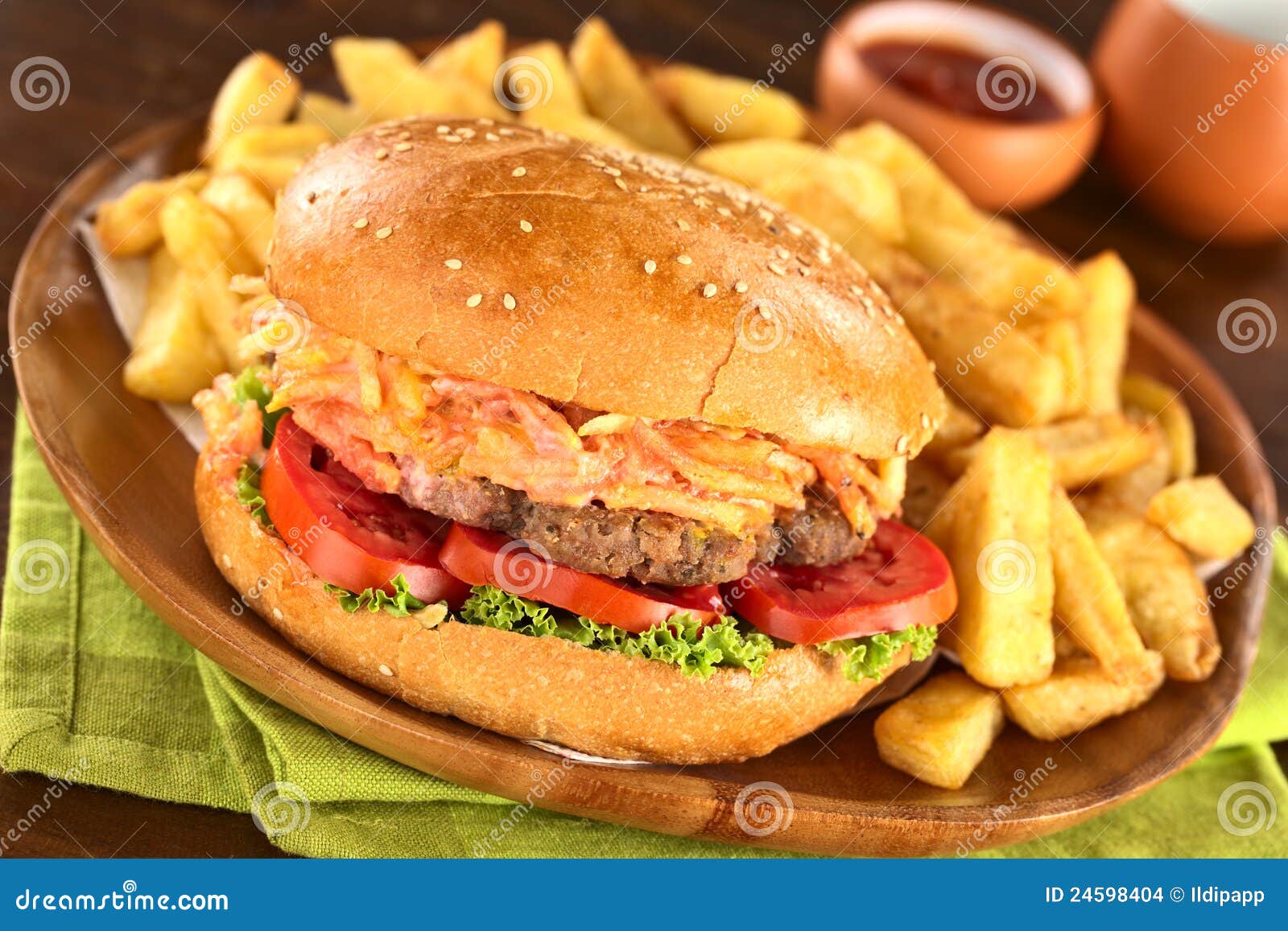 Hamburger Avec Des Pommes Frites Photo Stock Image Du Plaque Sesame Hamburger Avec Des Pommes Frites Photo Stock Image Du Plaque Sesame
