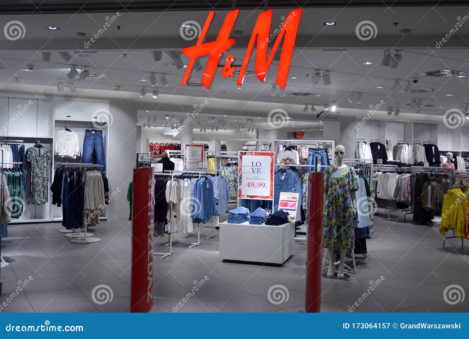 dinsdag Mm Gladys Hampwinkel. Hamp M Hennes&mauritz Ab is Een Zweedse Multinationale  Onderneming Voor Kleinschalige Kleding Redactionele Fotografie - Image of  kleinhandels, kleren: 173064157