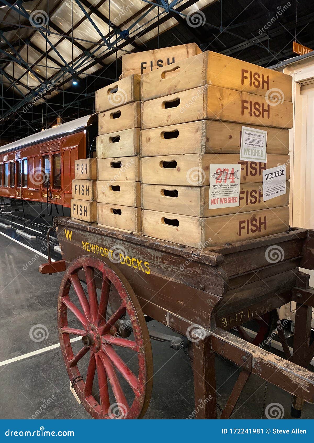 https://thumbs.dreamstime.com/z/hand-cart-wooden-fish-boxes-vintage-circa-s-national-railway-museum-york-england-172241981.jpg