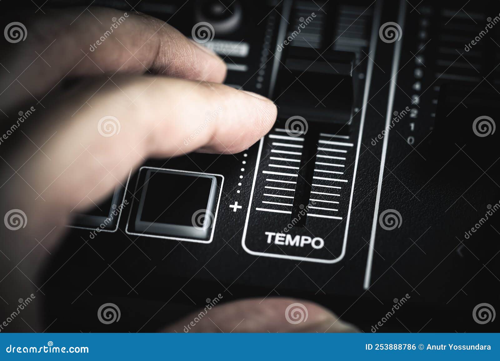 controlling the tempo bpm fader on a dj mixing deck controller