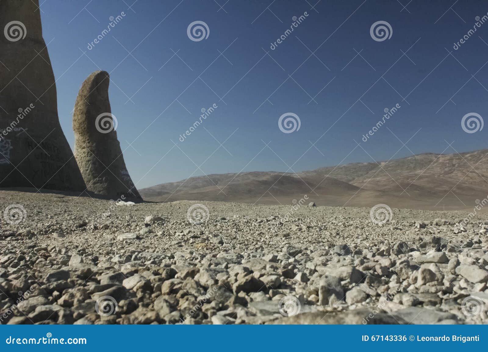 the hand of the desert sculpture