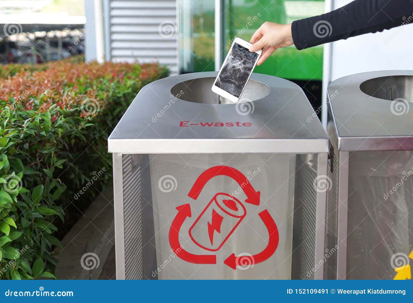 Electronic waste stock image. Image of phone, device 152109491