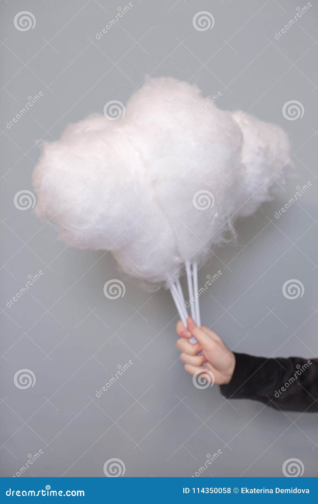 Hand Holding A Bouquet Of White Cotton Candy Stock Photo Image Of Holding Cute 114350058