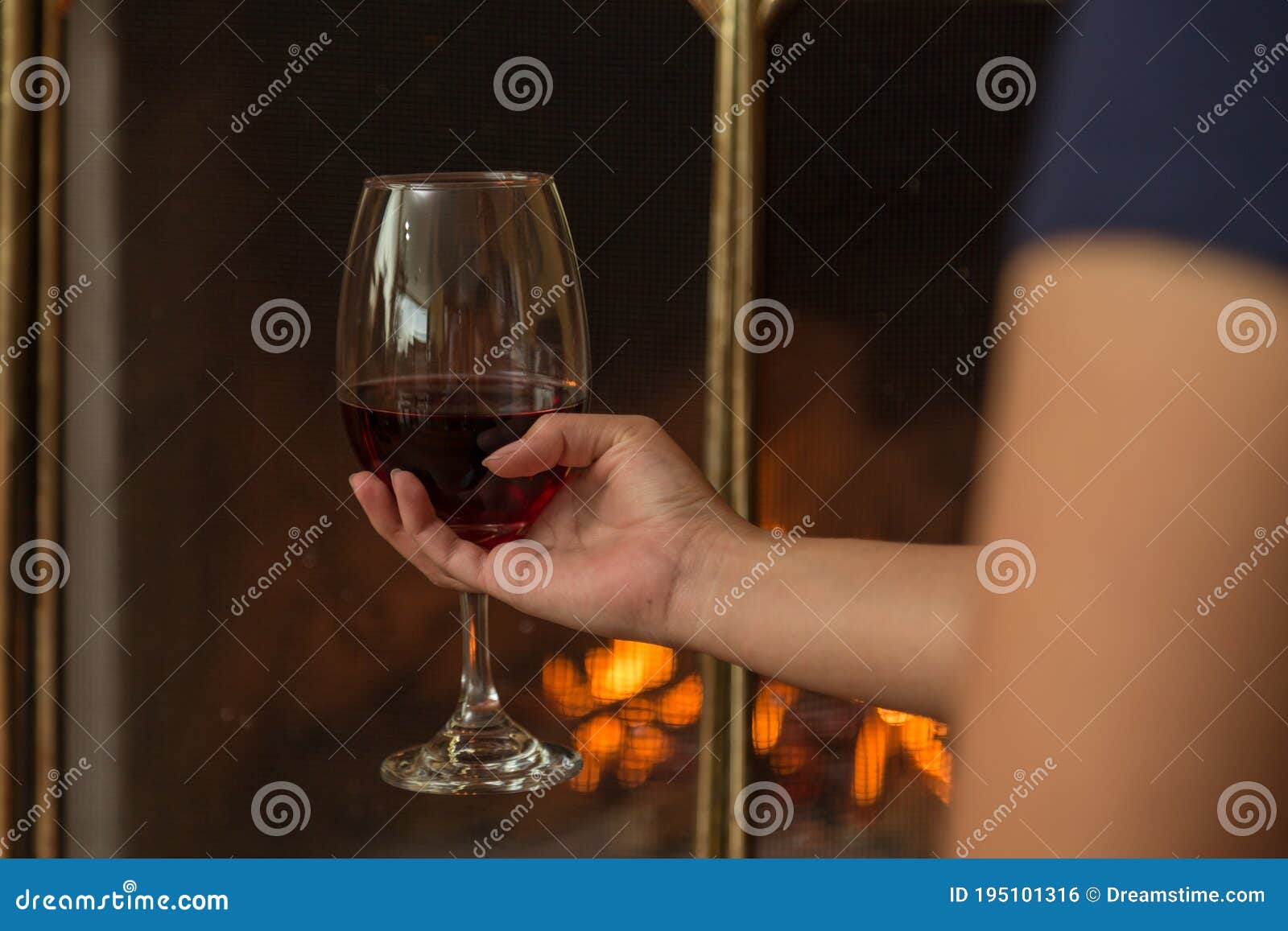 https://thumbs.dreamstime.com/z/hand-holding-large-wine-glass-fireplace-hand-holding-large-wine-glass-as-background-burning-fireplace-part-arm-195101316.jpg