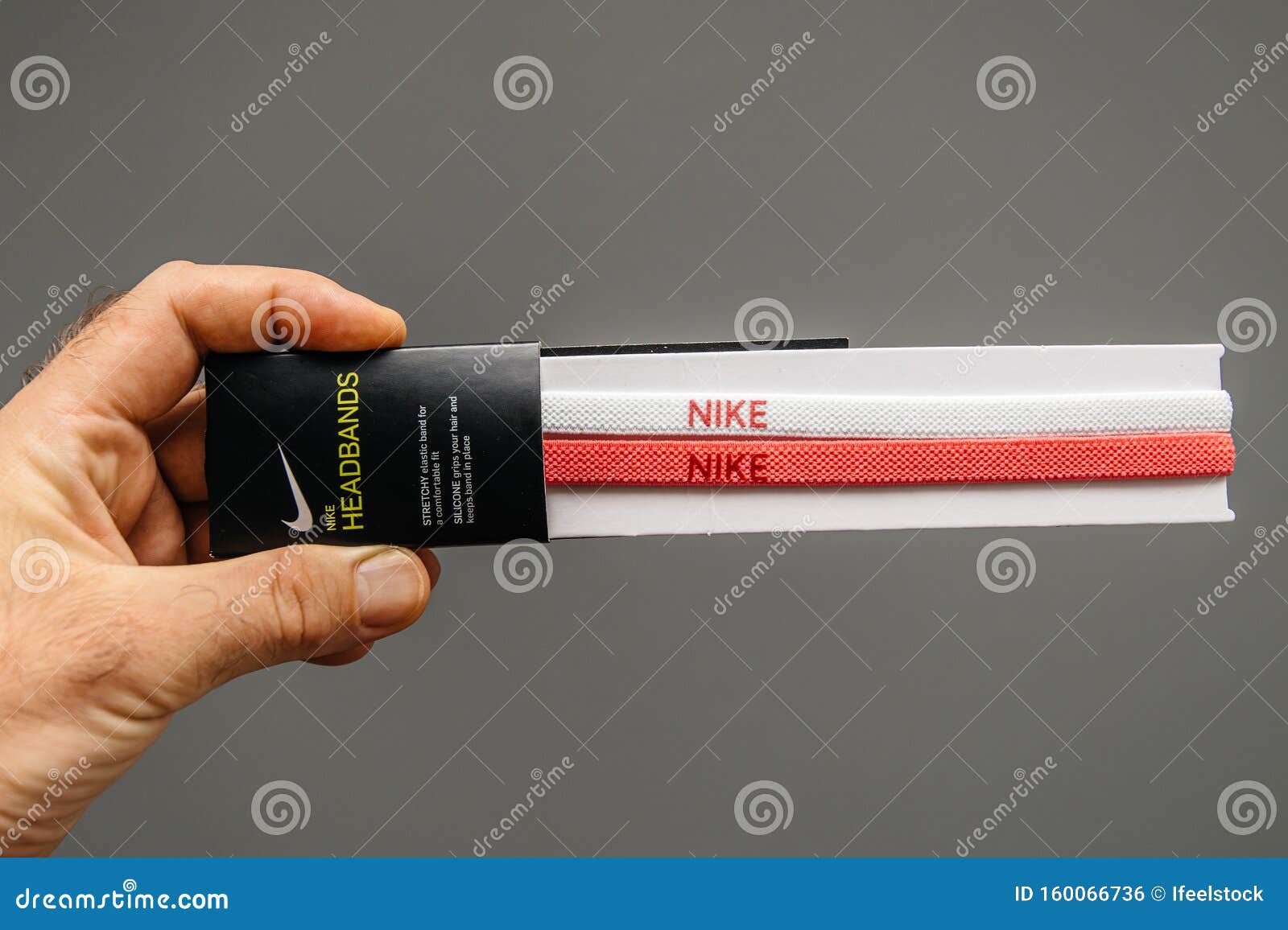 Alegre Sociología Descomponer An Hand Holding a Pair of New Nike Headbands Editorial Photo - Image of  background, fashion: 160066736