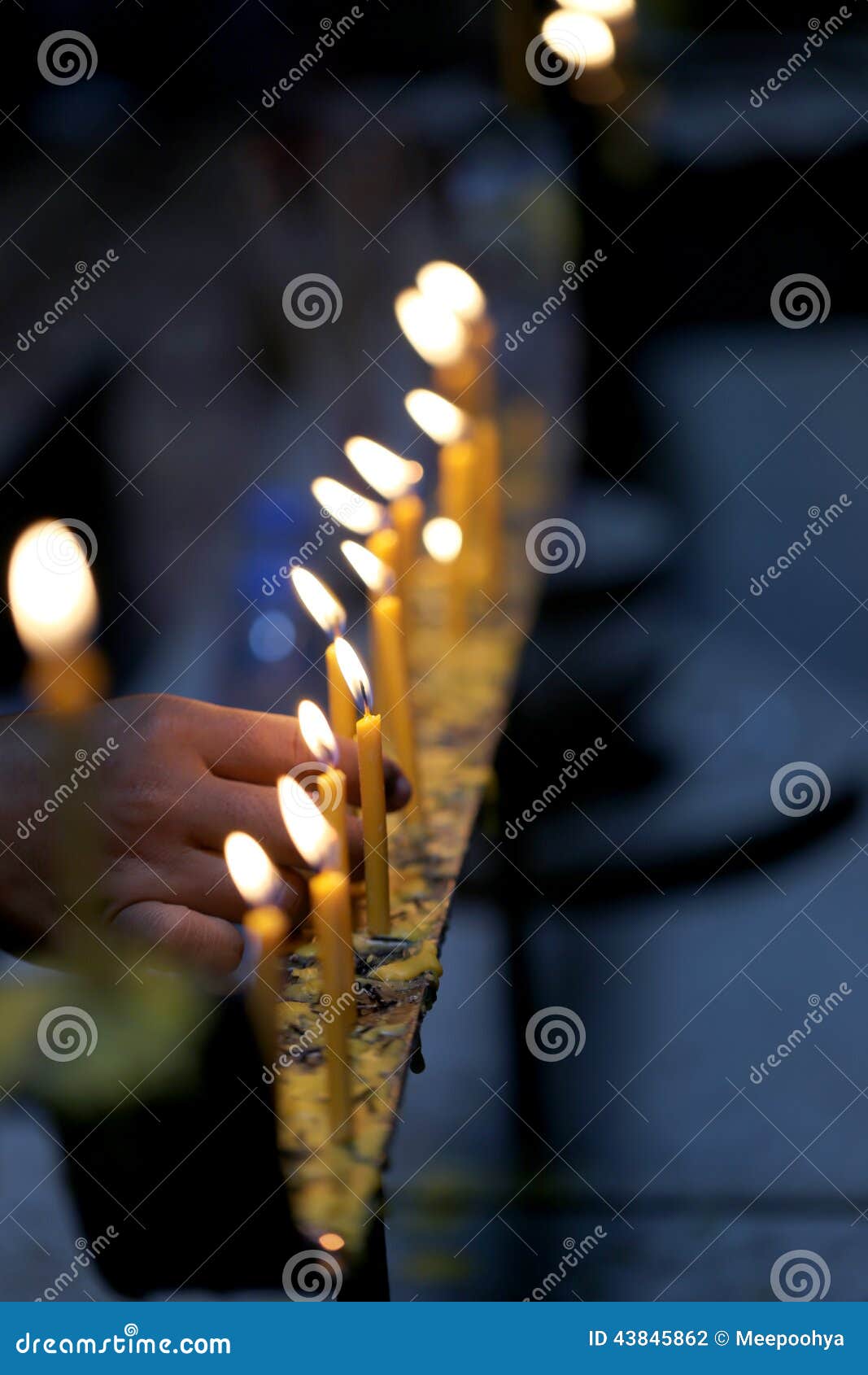 Hand that are Kindle Fire the Candle. Stock Photo Image of kindle, hand 43845862