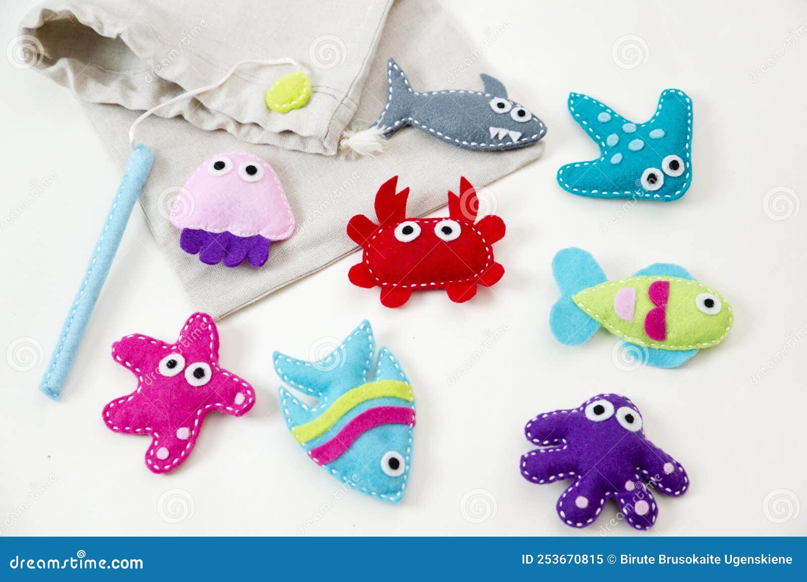 https://thumbs.dreamstime.com/z/hand-made-stuffed-felt-toy-fishing-rod-magnet-fishes-other-sea-animals-different-colors-safe-eco-stuffed-toy-253670815.jpg