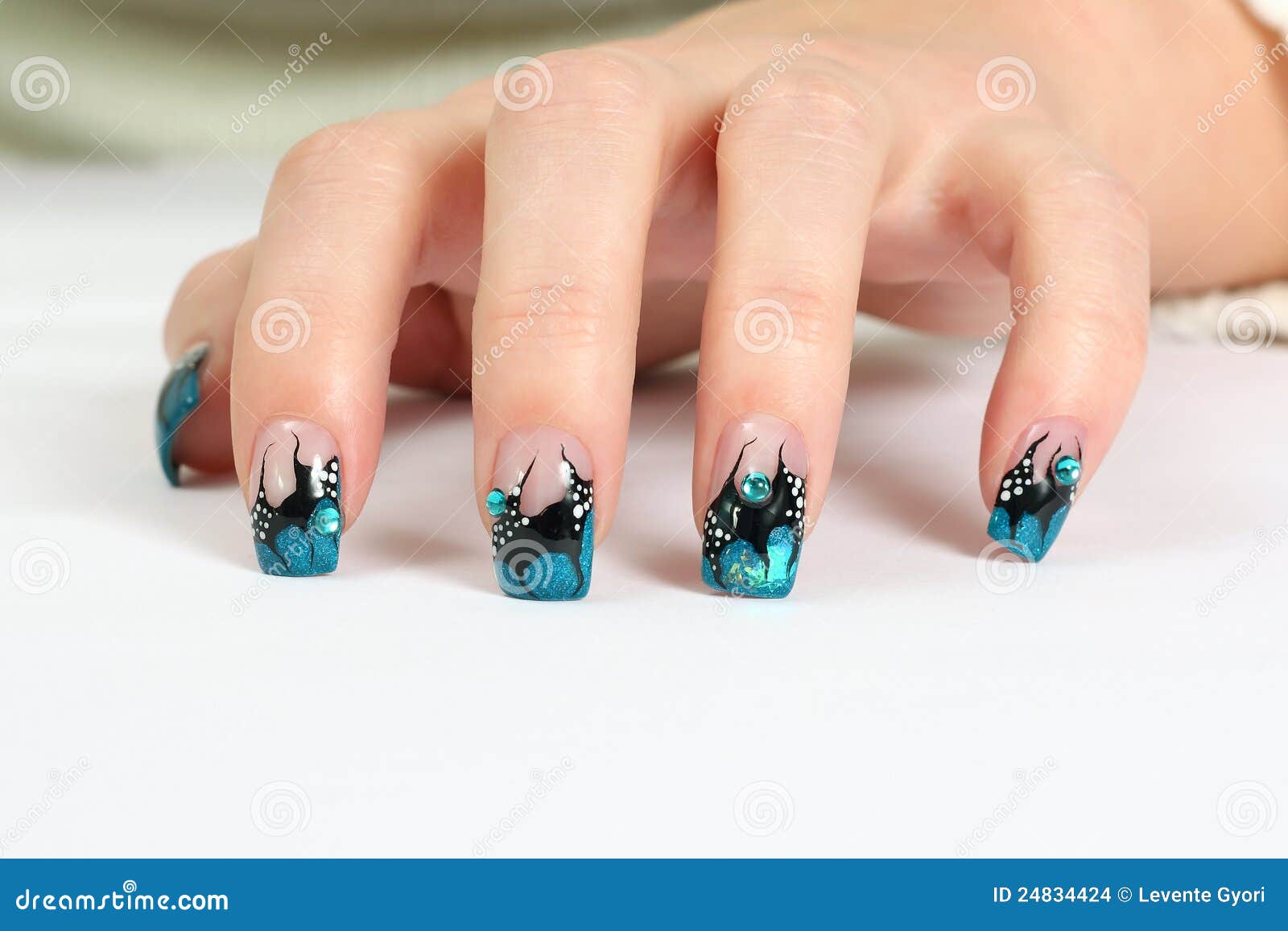 nail art by hand