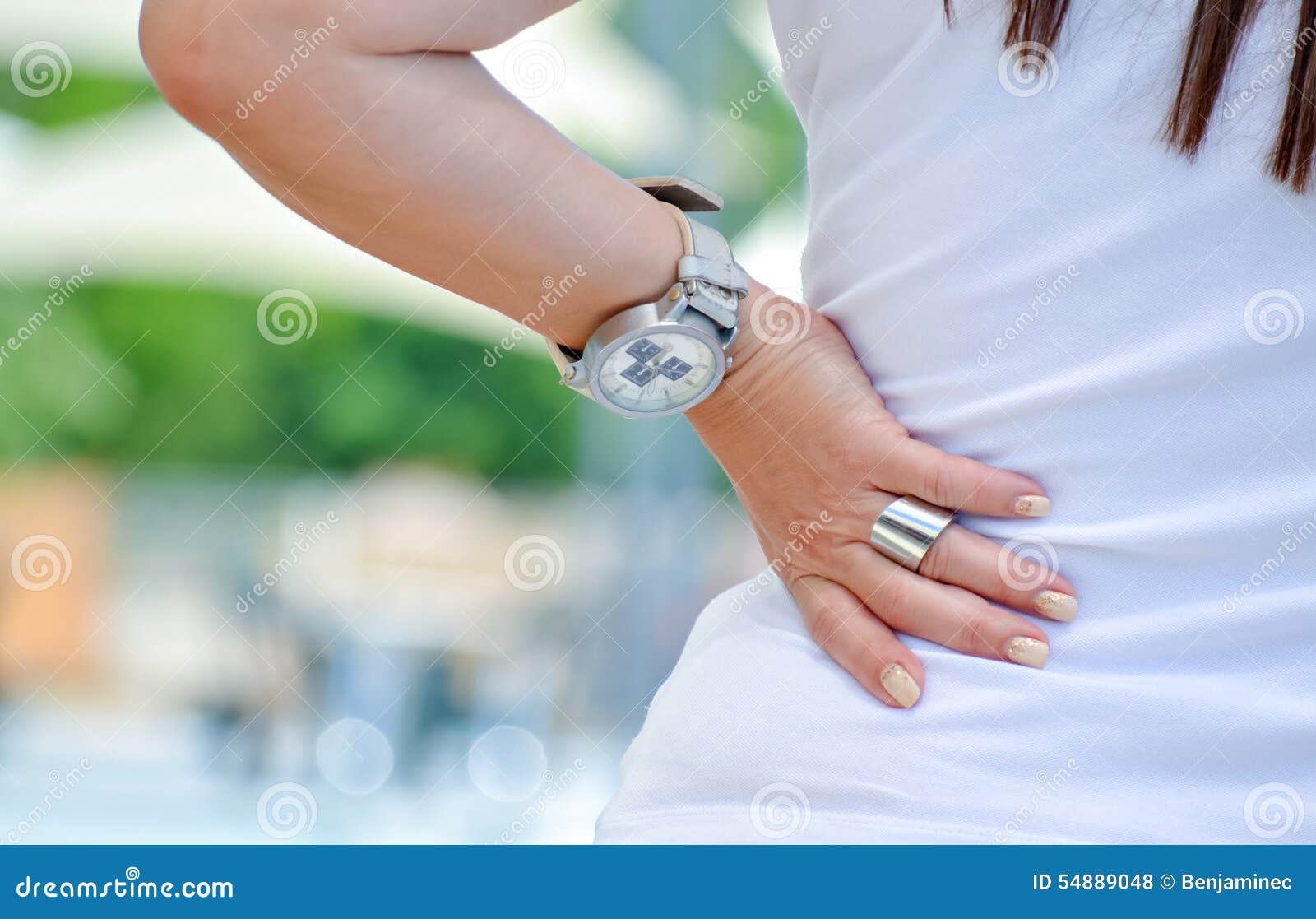 Hand op de rug stock foto. Image of openlucht, druk, lumbaal 54889048