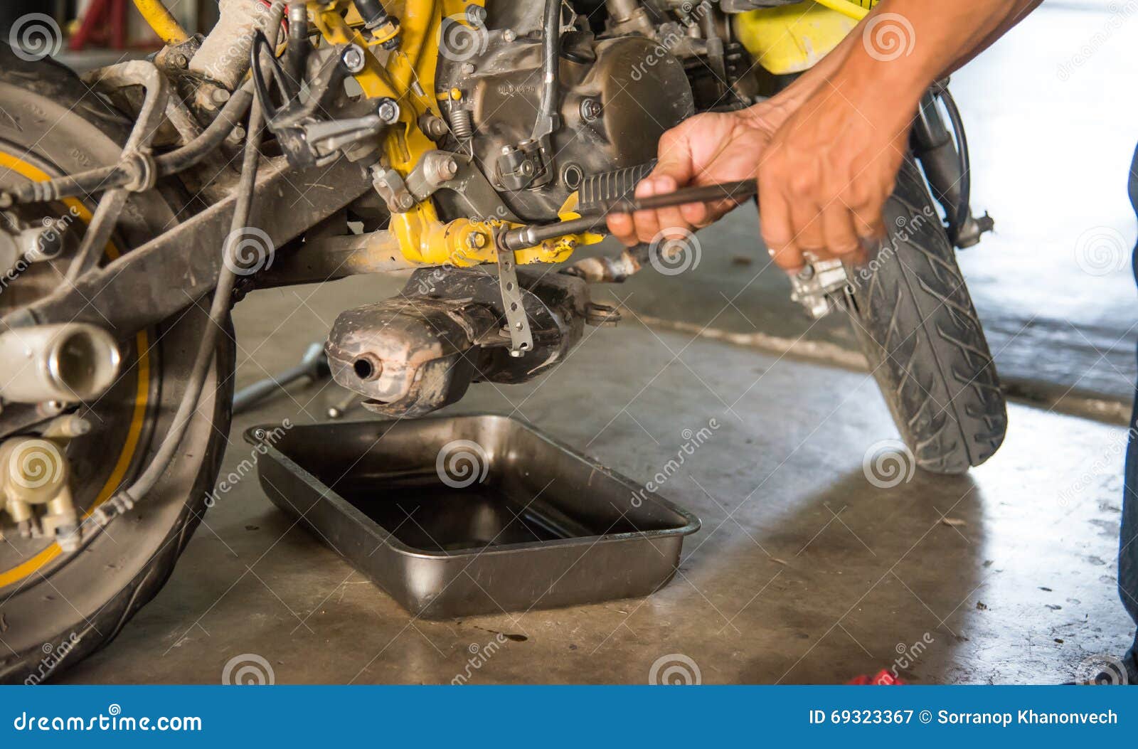 Hand the oil change. stock image. Image of head, technician 69323367