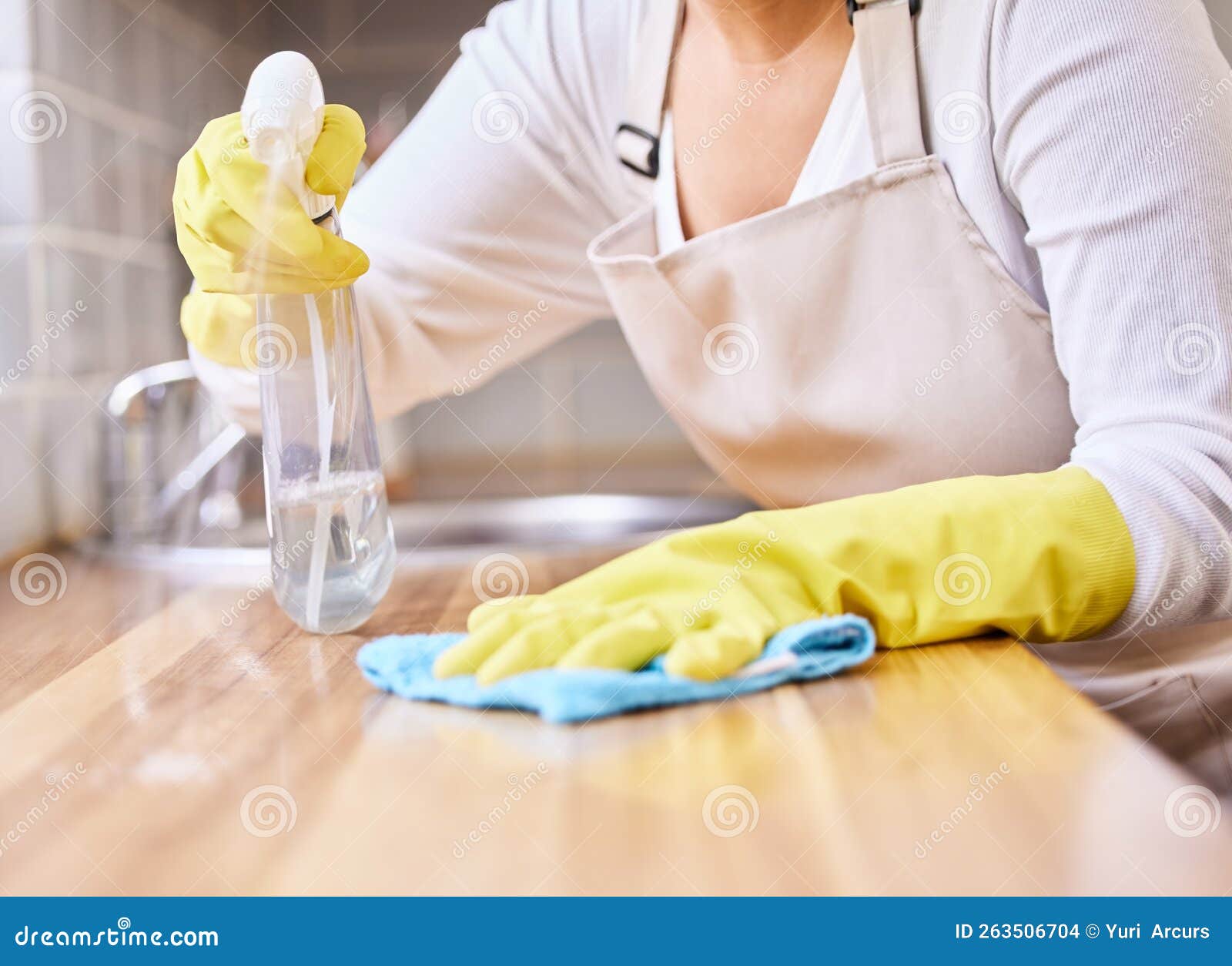 https://thumbs.dreamstime.com/z/hand-unrecognizable-cleaner-spraying-wiping-table-surface-cloth-cleaning-alone-home-one-woman-counter-263506704.jpg