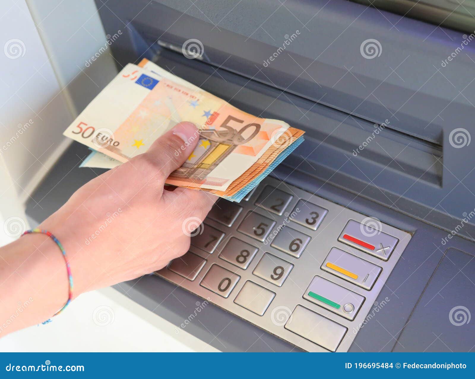 Денежный мул это. Euro in ATM. Withdraw money.