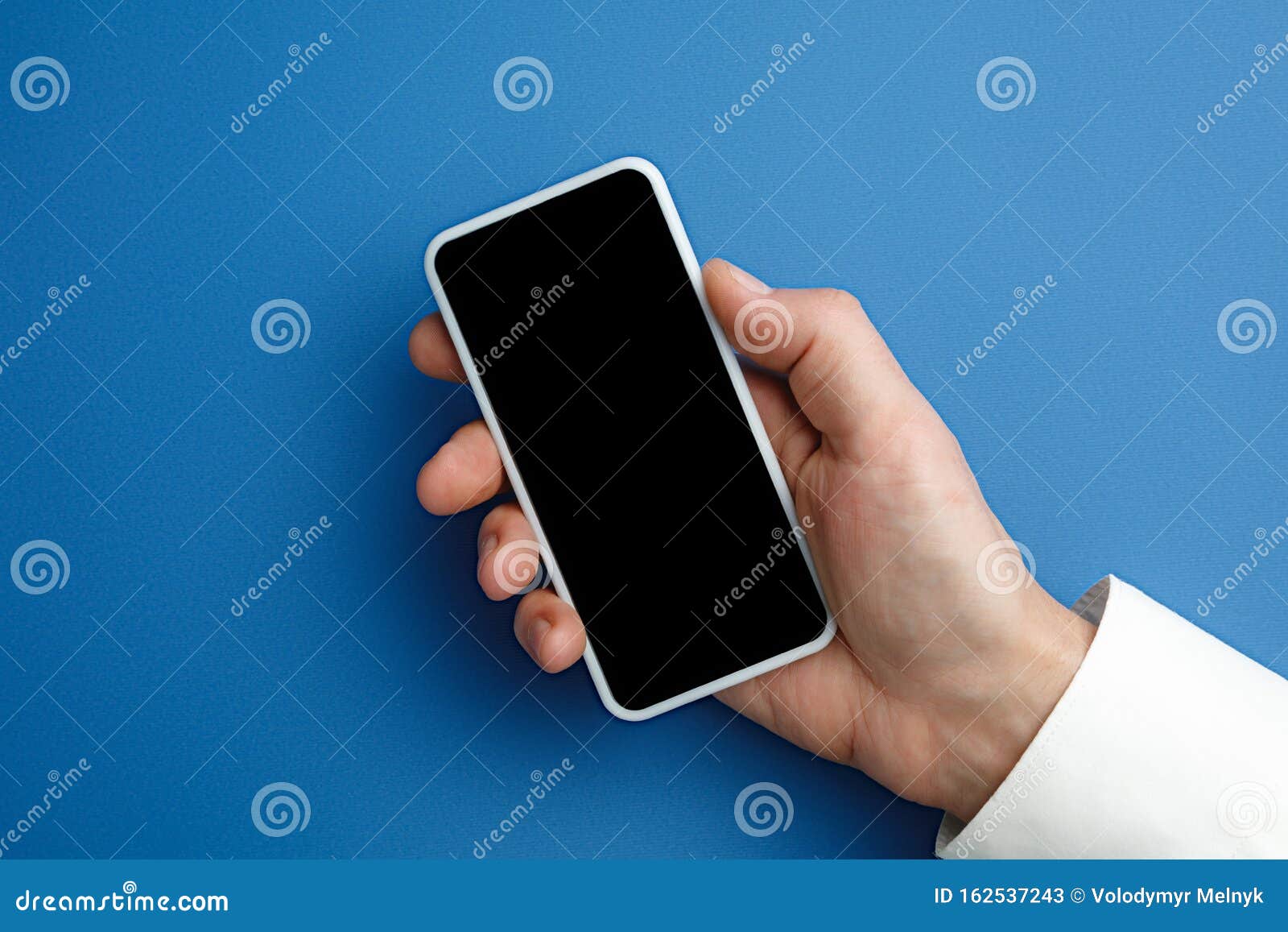 Handheld Smartphone Mit Leerem Bildschirm Auf Blauem Hintergrund Fur Text Oder Design Stockbild Bild Von Leerem Bildschirm