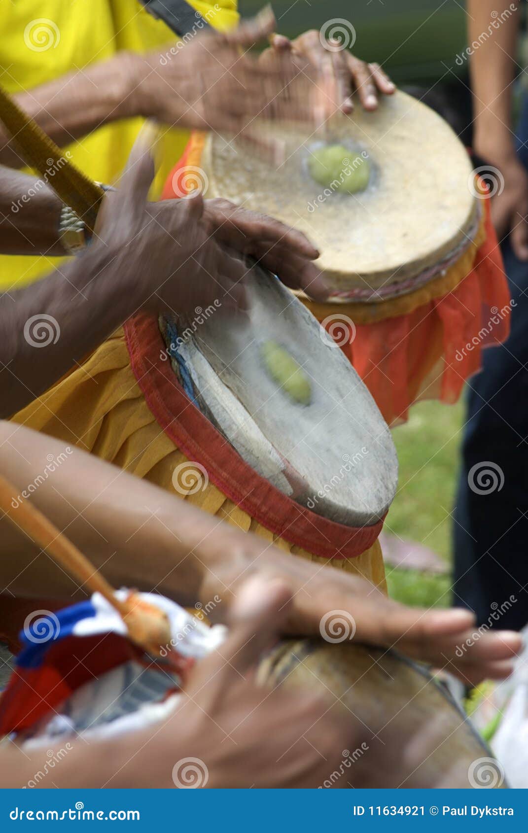hands drumming