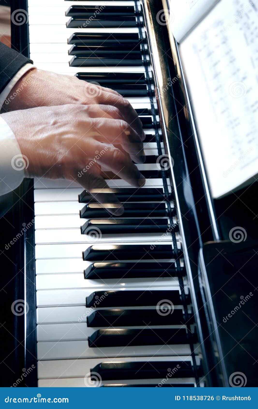 134 Photos de Metronome Piano - Photos de stock gratuites et libres de  droits de Dreamstime