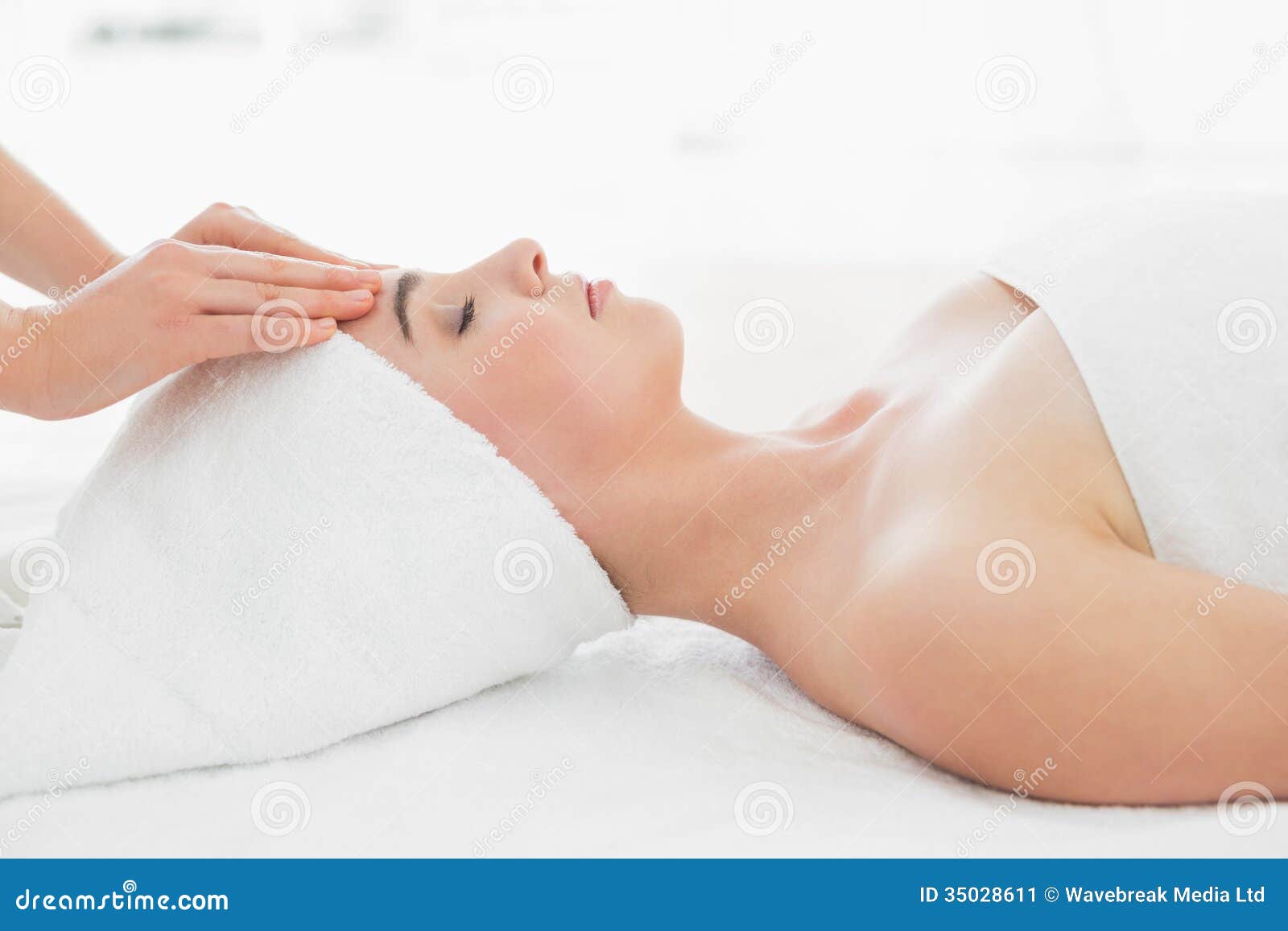 Hands Massaging Woman S Forehead At Beauty Spa Stock Image Image Of Massag Ethnicity 35028611