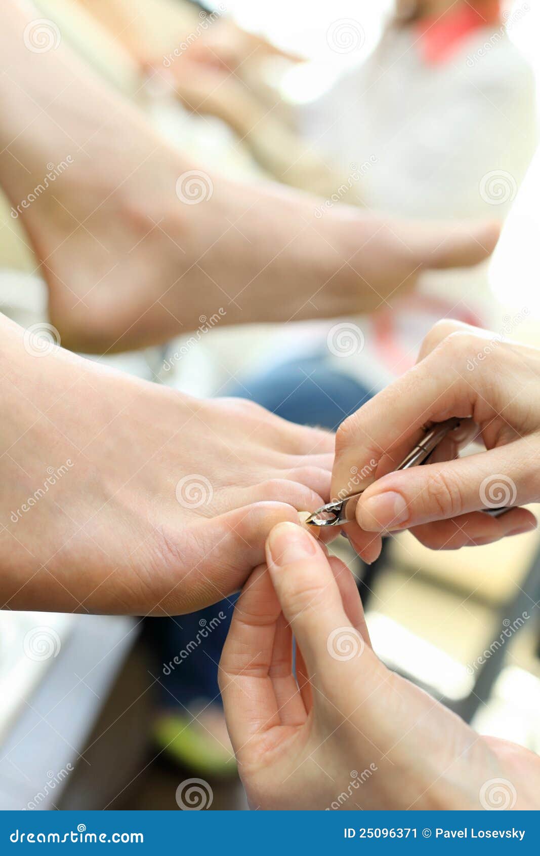 hands practicing chiropody taking care of feet