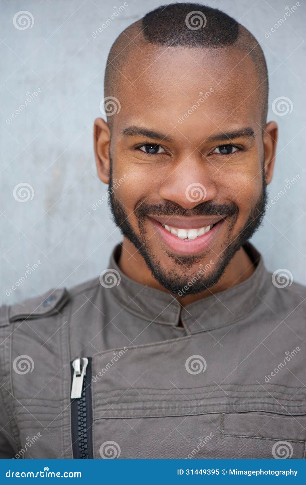 Handsome black man Tattoo zwischenräume füllen