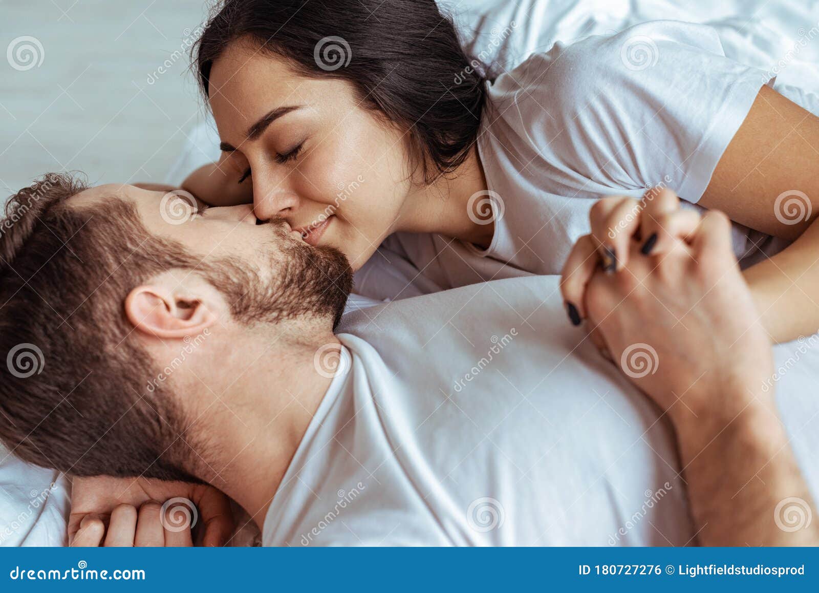 6,636 Bed Kissing Stock Photos