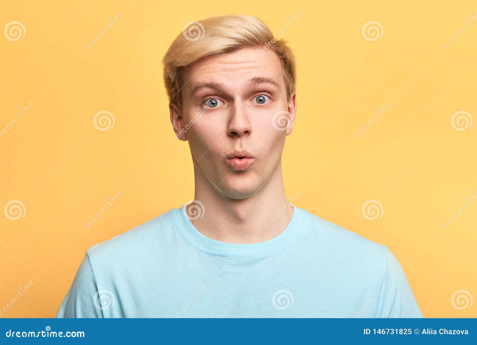 Cunning Blonde Females in Bathroom Posing with Handsome Dude