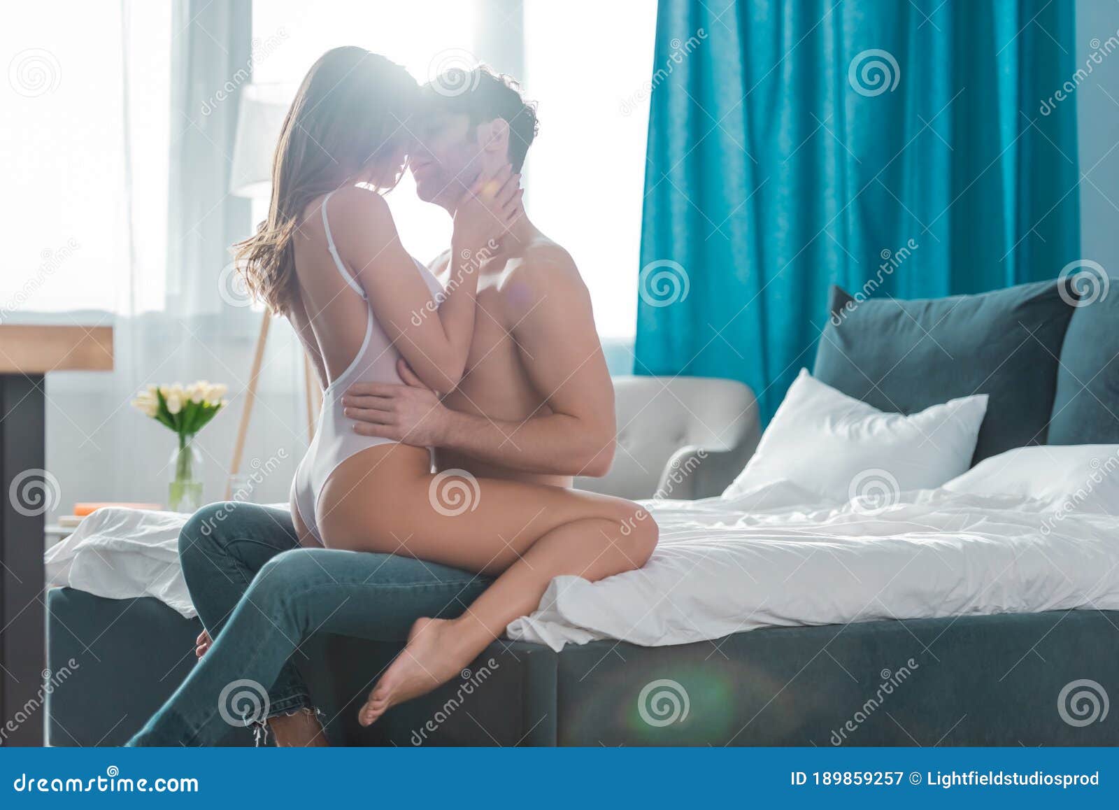 Sexy Women Kissing Sexy Women Kissing