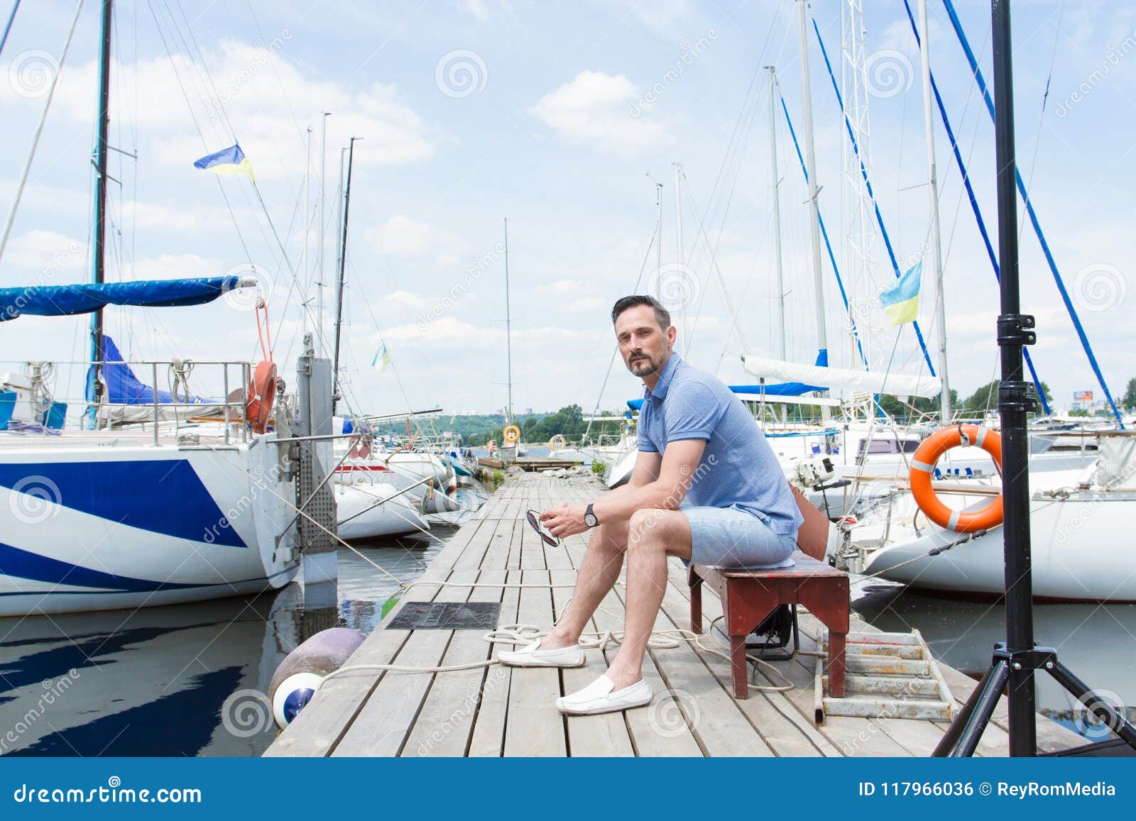 9,350 Pier Bench Stock Photos - Free & Royalty-Free Stock Photos from  Dreamstime