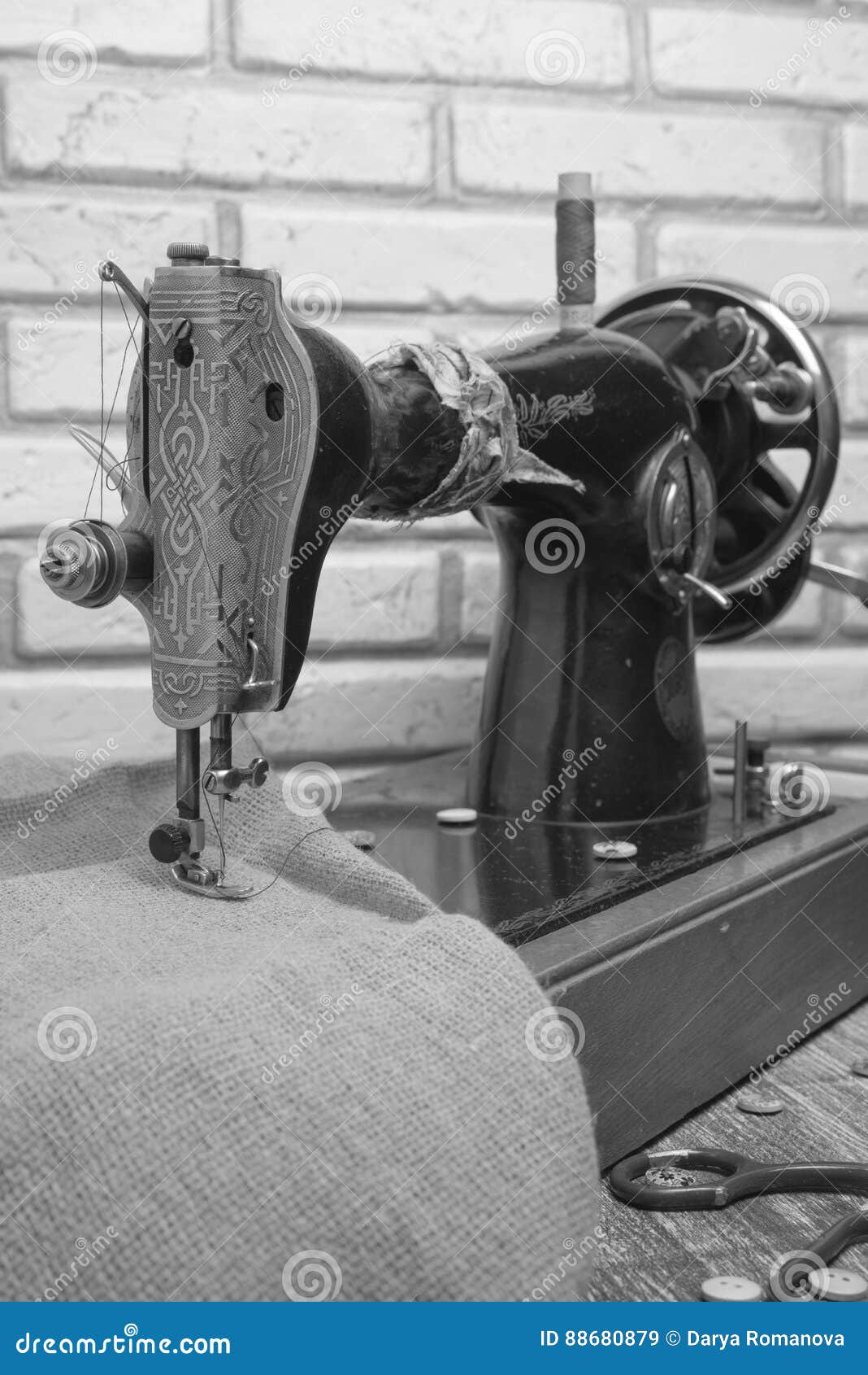 The Handwheel Vintage Sewing Machine Stock Image - Image of seamstress
