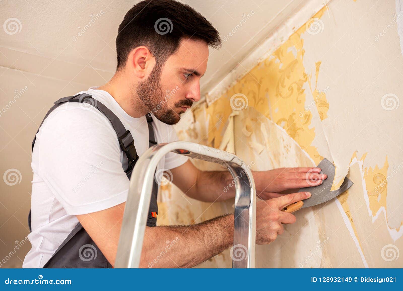 Handyman is Using a Putty Knife Stock Image Image of contractor