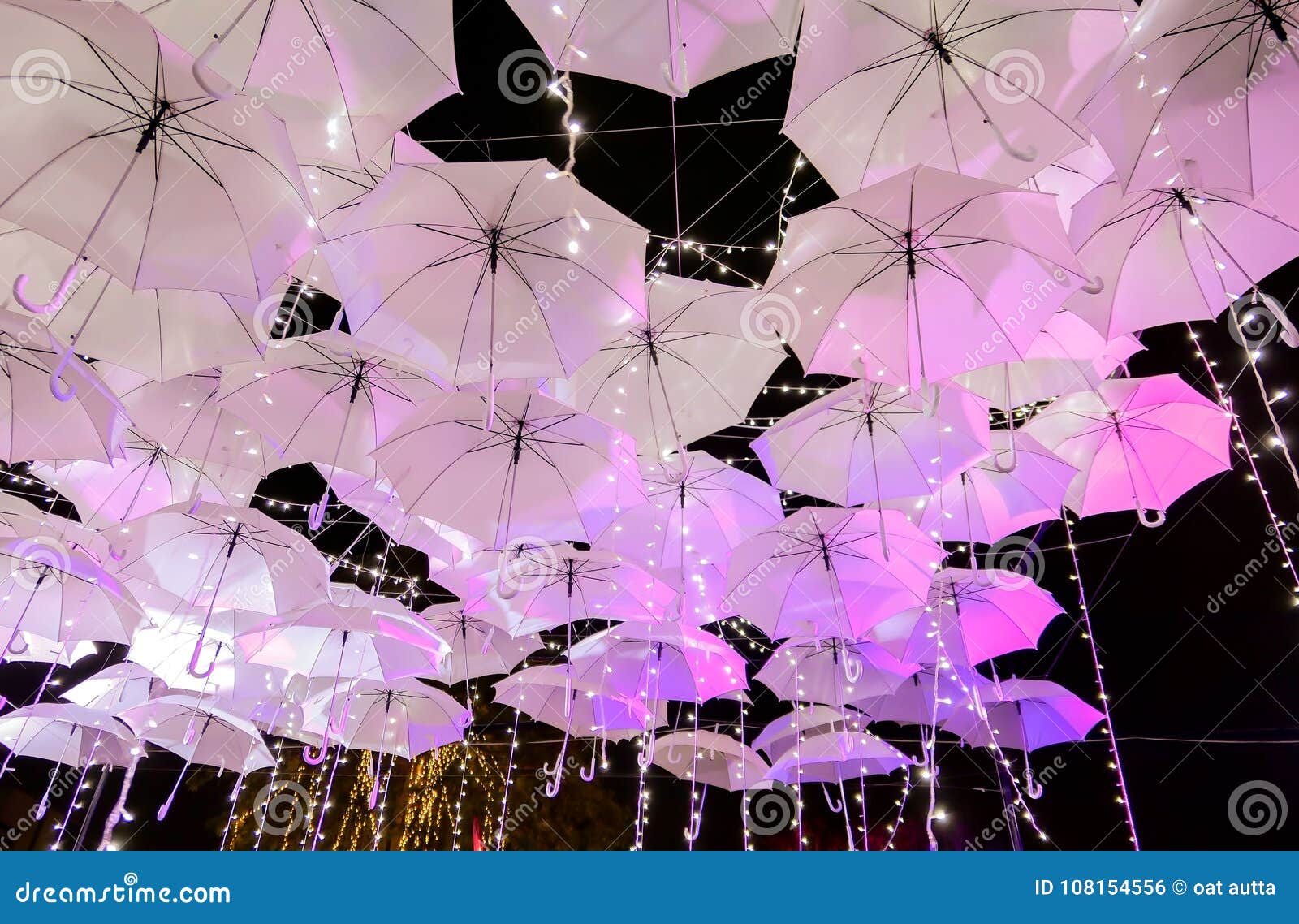 hang the white umbrella and light from the lamp at night for background