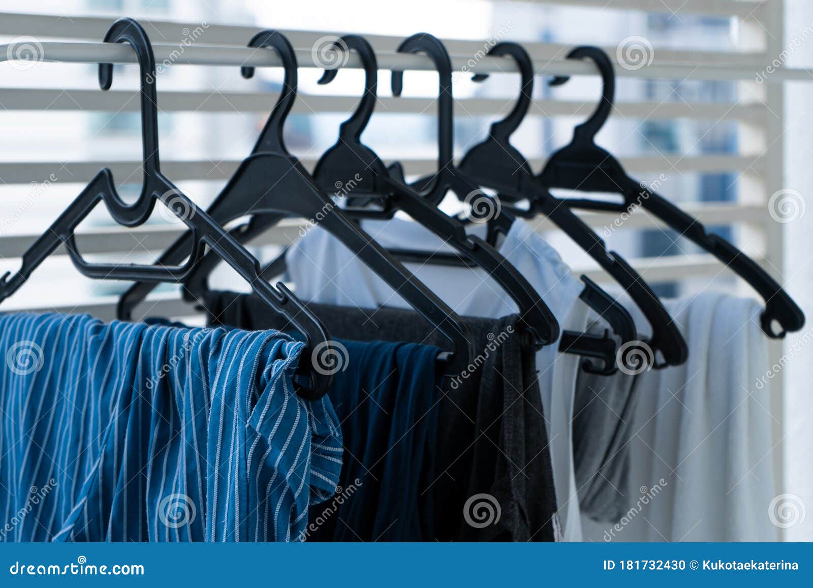 balcony hanging clothes dryer