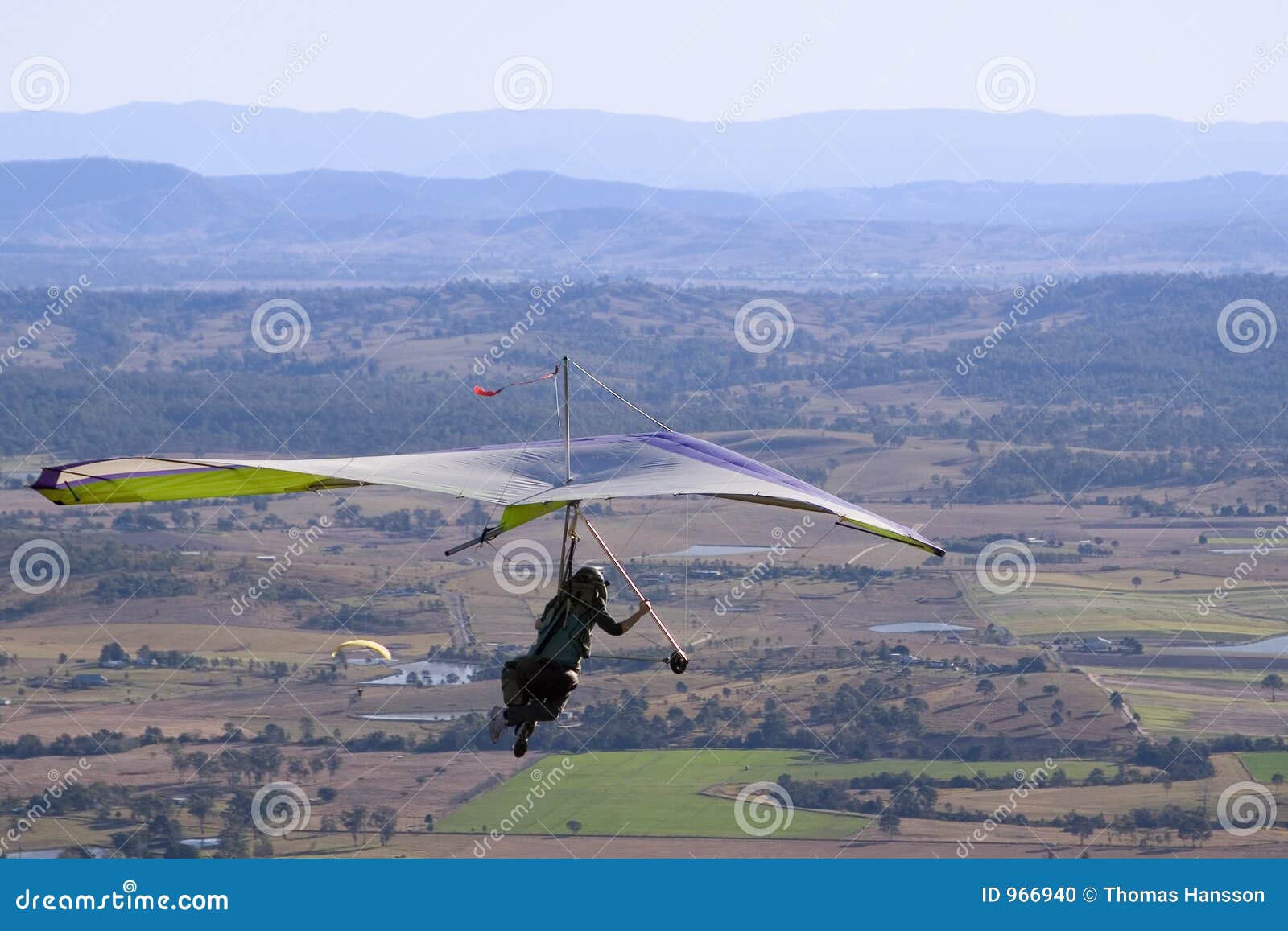 hanglider in motion