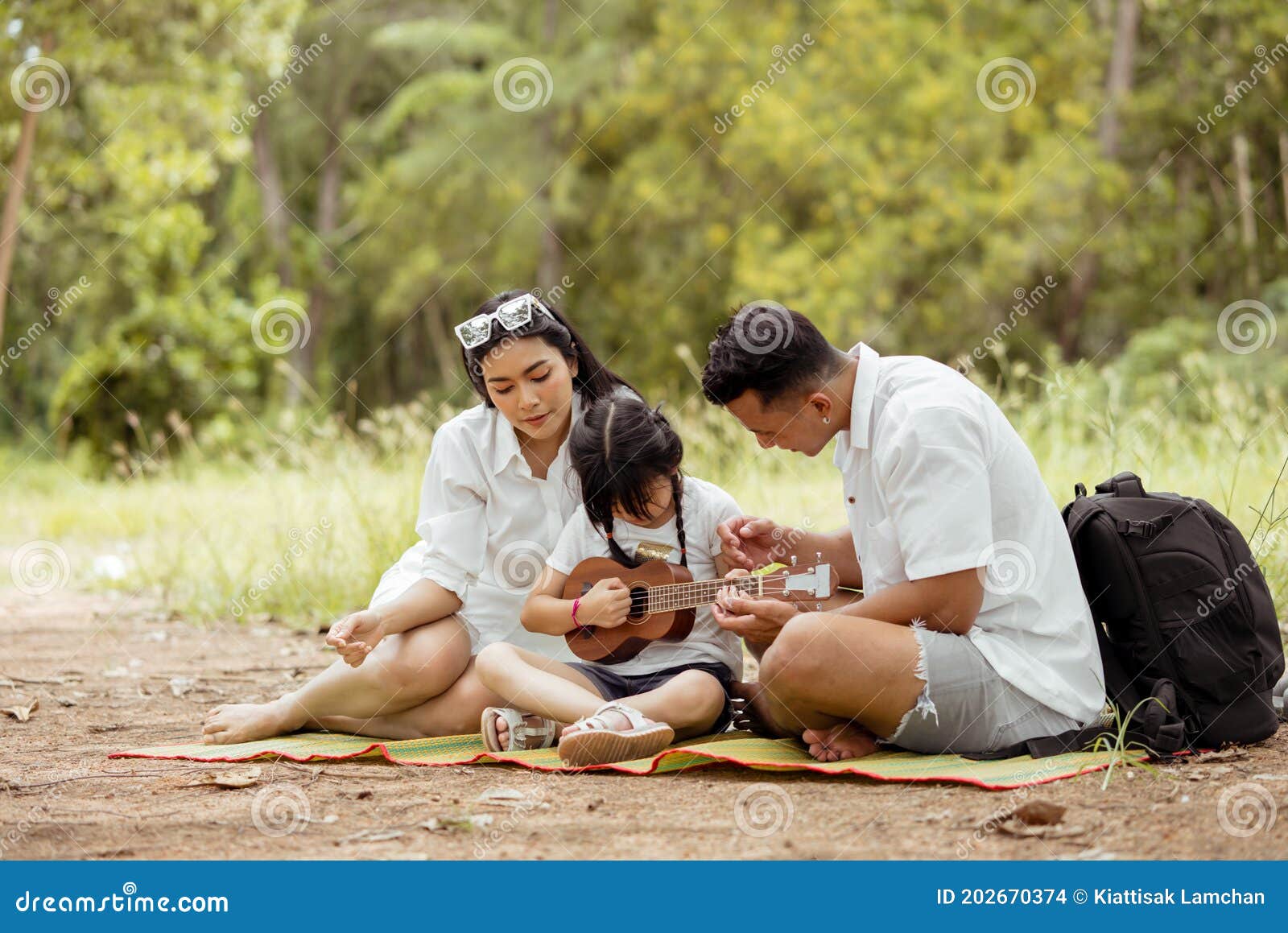 asian family travel