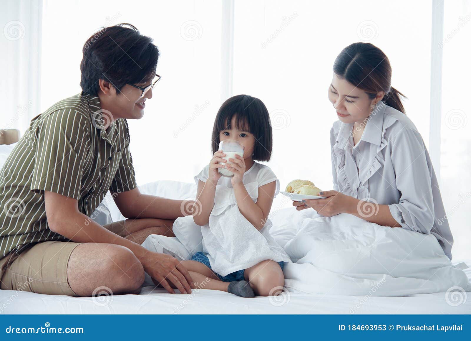 asian girls kissing milk free hd photo