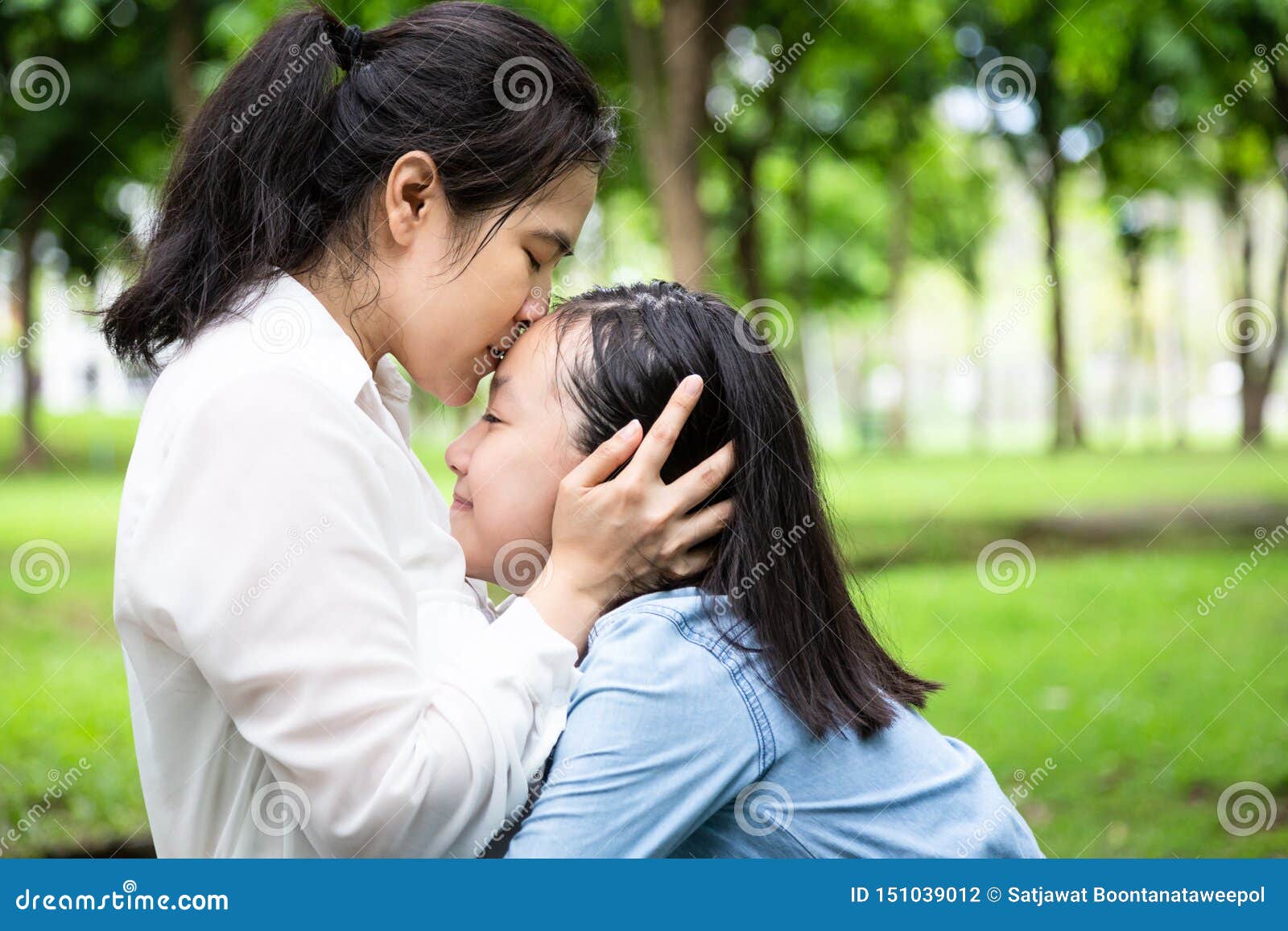 asian girls kissing milk