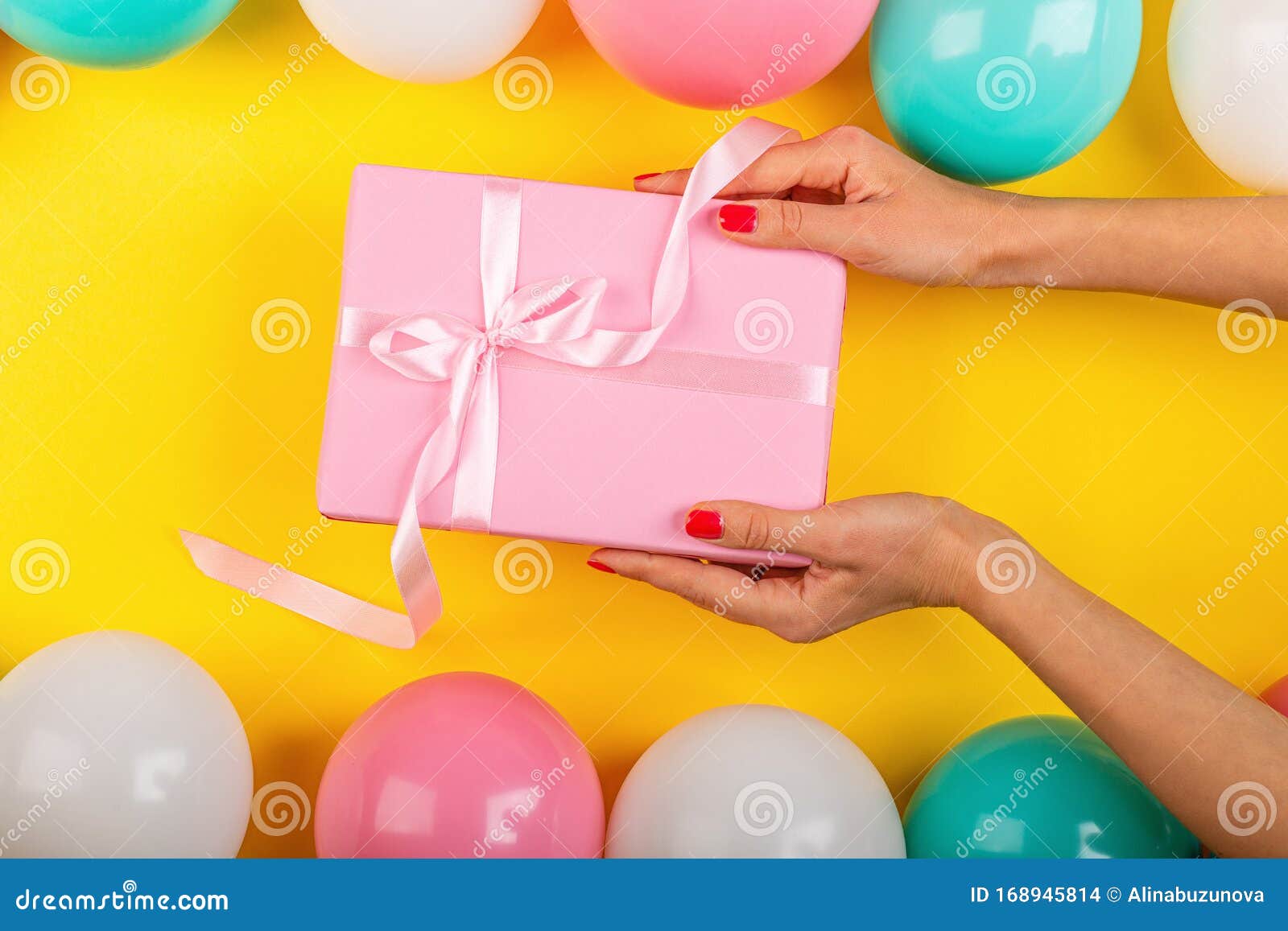 Download Happy Birthday Balloons And Gift Box On Yellow Background ...