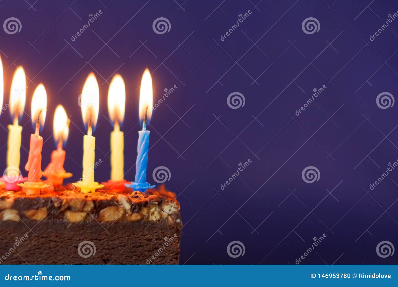 Bánh sinh nhật Brownie thật ngon và độc đáo! Bạn có muốn khám phá điều này trong hình ảnh không? Hãy cùng xem qua bộ sưu tập ảnh đầy màu sắc về những chiếc bánh sinh nhật ngon miệng này!
