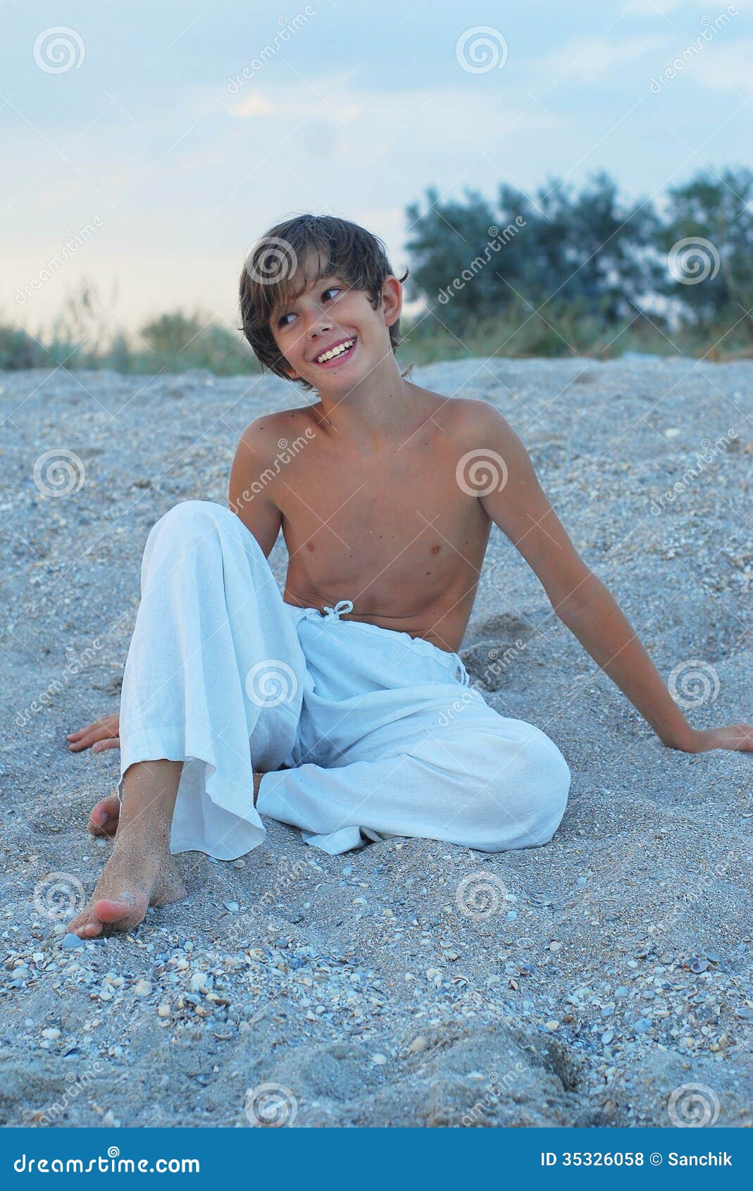 Porn pictures - Cute boys gay nude beach Girls control men with their boobs