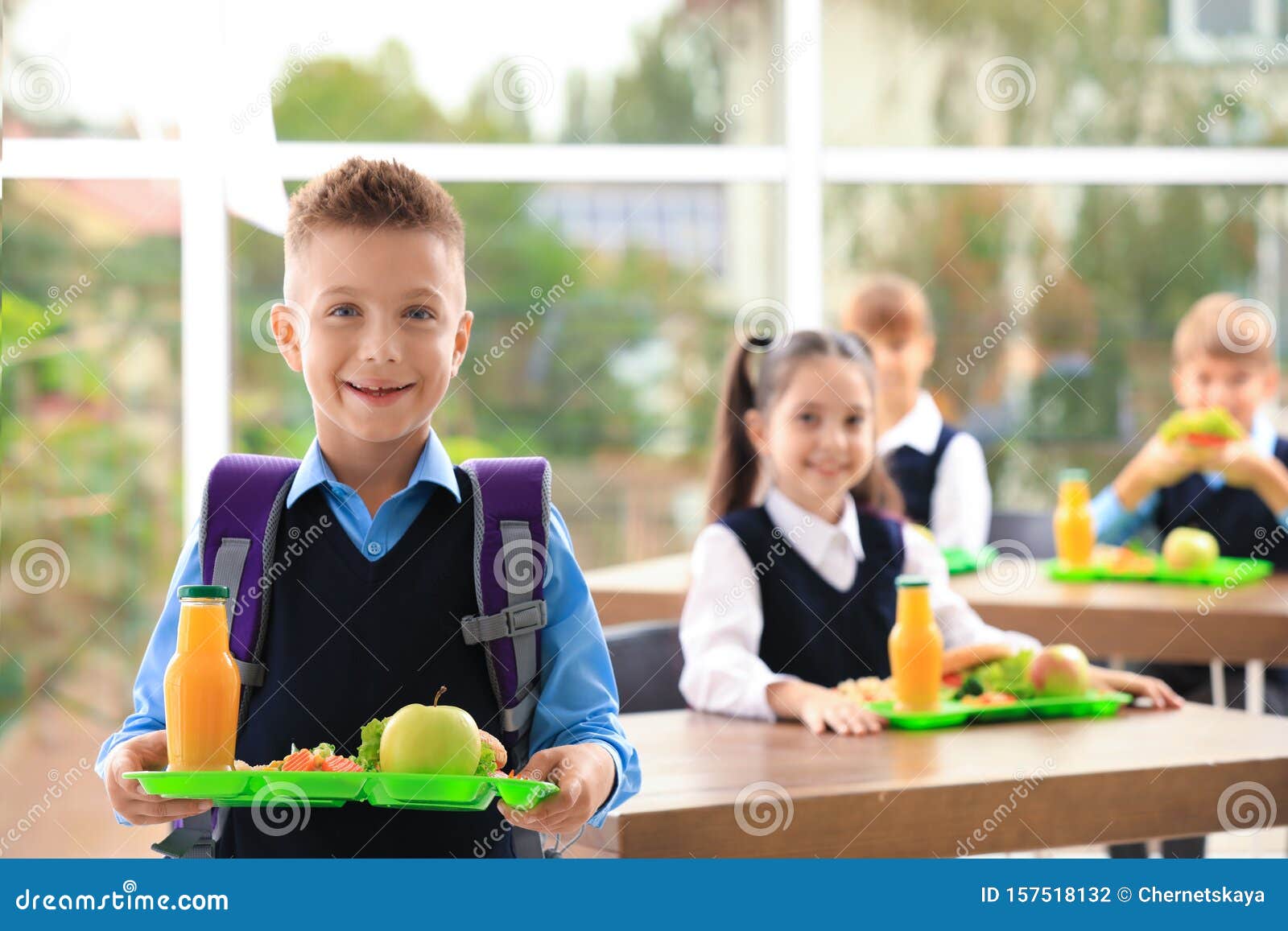 https://thumbs.dreamstime.com/z/happy-boy-holding-tray-healthy-food-school-canteen-157518132.jpg